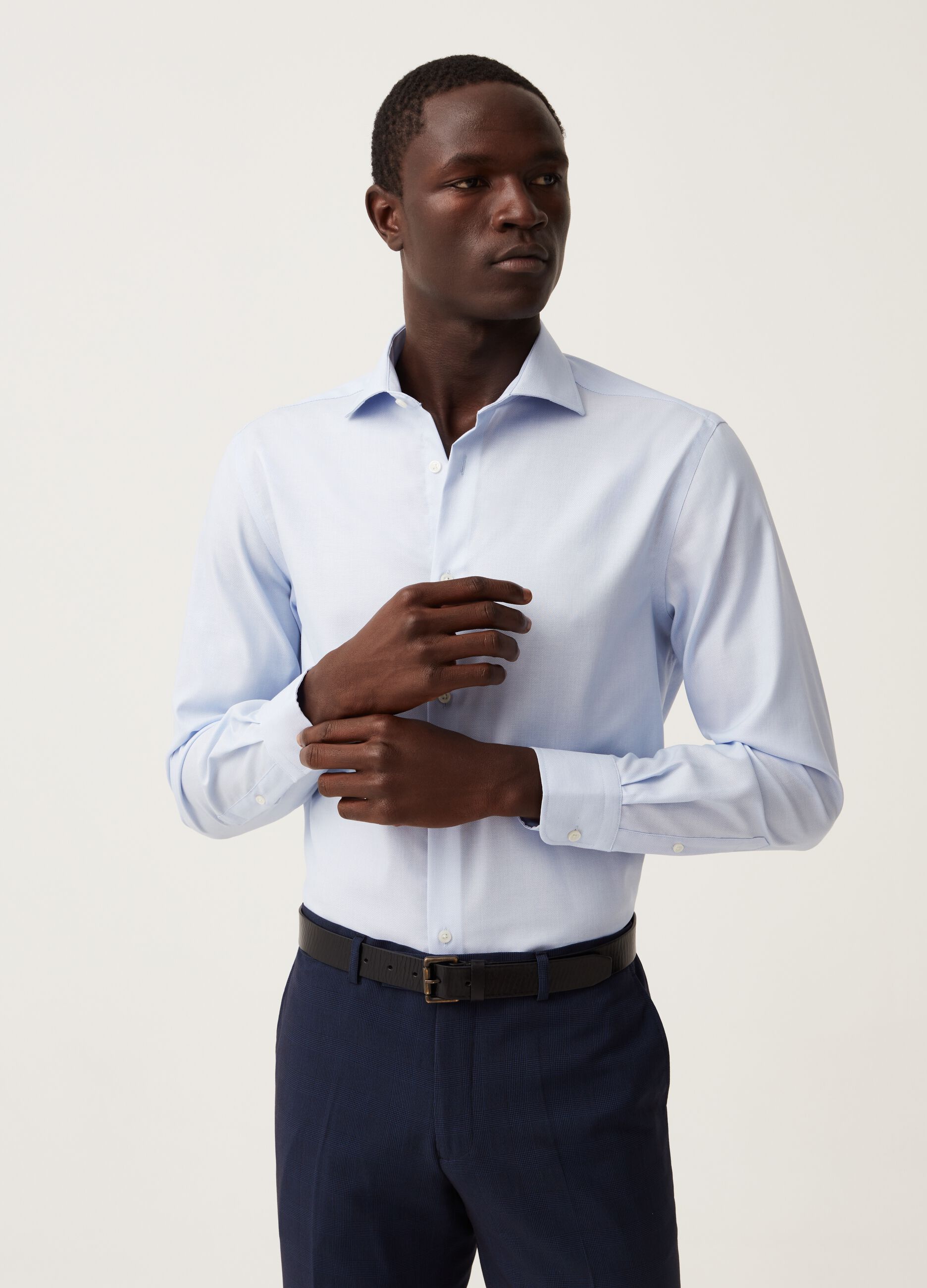 Regular-fit no-iron shirt in solid colour cotton