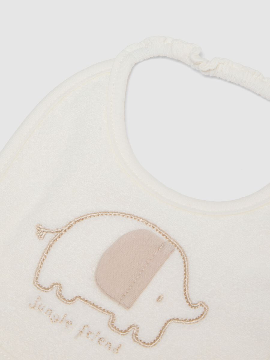 Bipack bavette in puro cotone multicolor per neonati con ricami_1