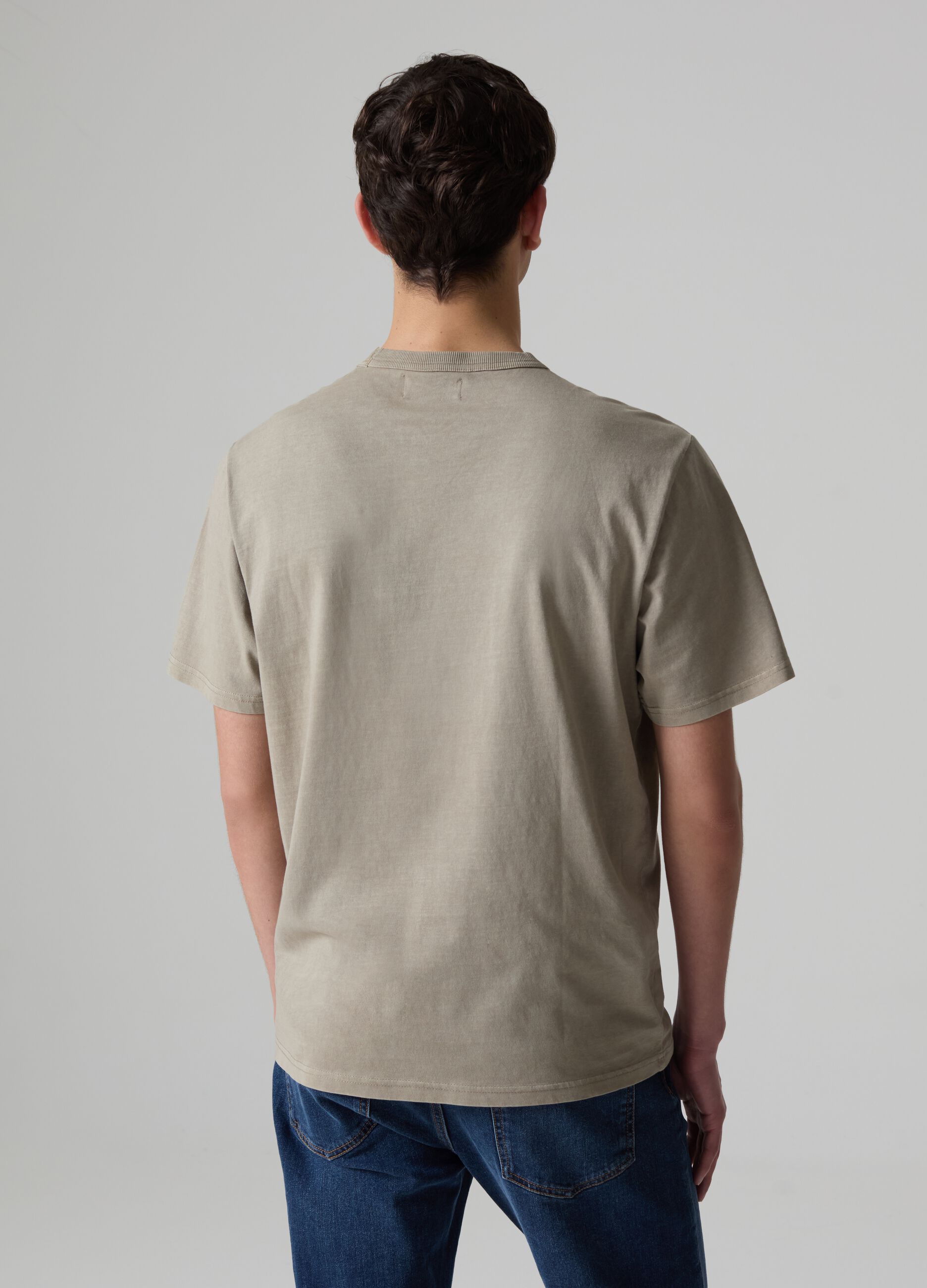 T-shirt girocollo con tasca