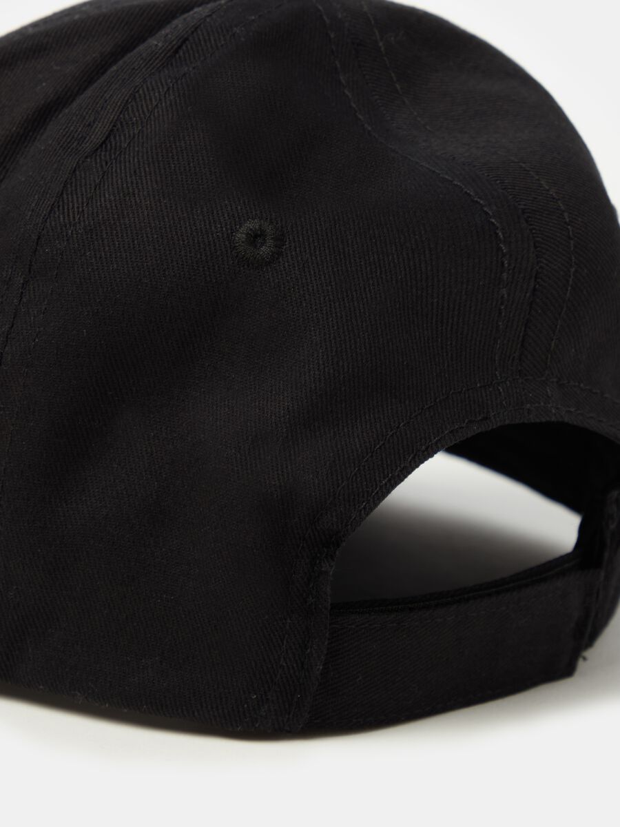 Baseball cap with patch_1