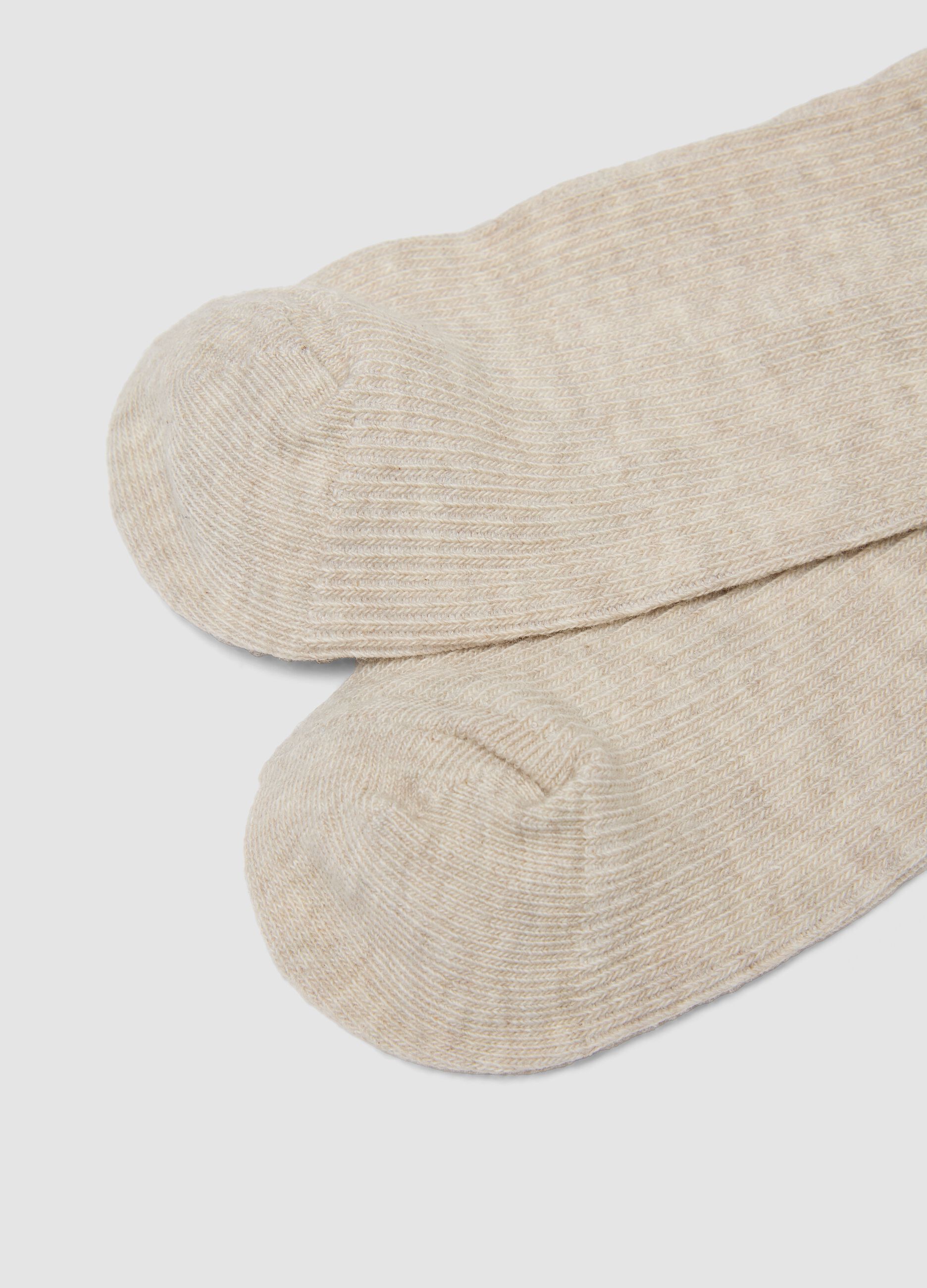 Beige organic cotton-blend socks with bow