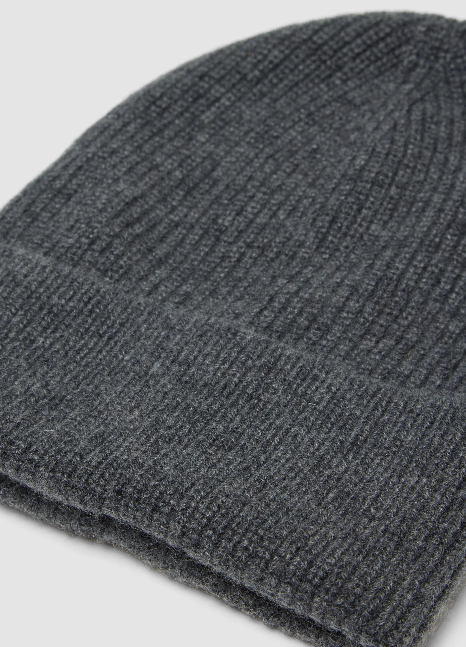 Dark grey ribbed pure cashmere beanie