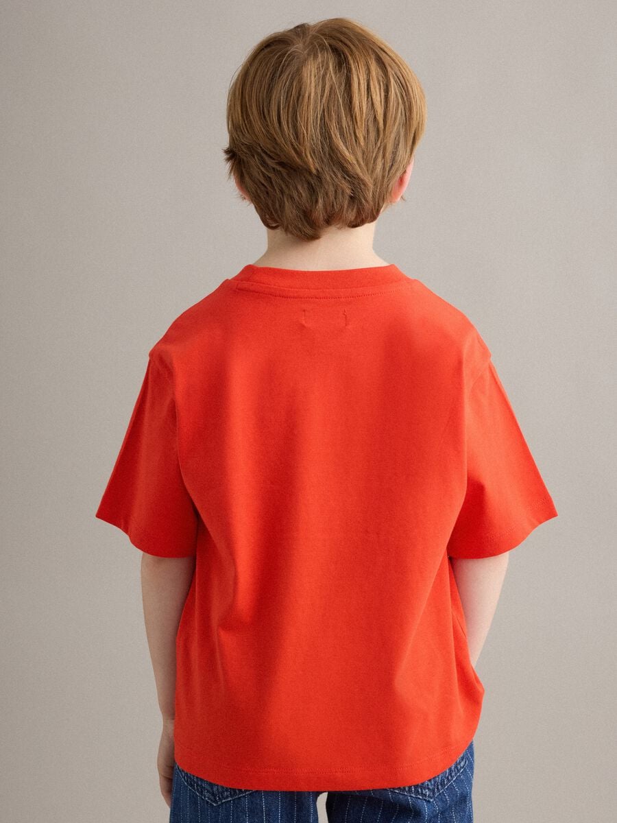 T-shirt rossa in puro cotone over fit da bambino_2