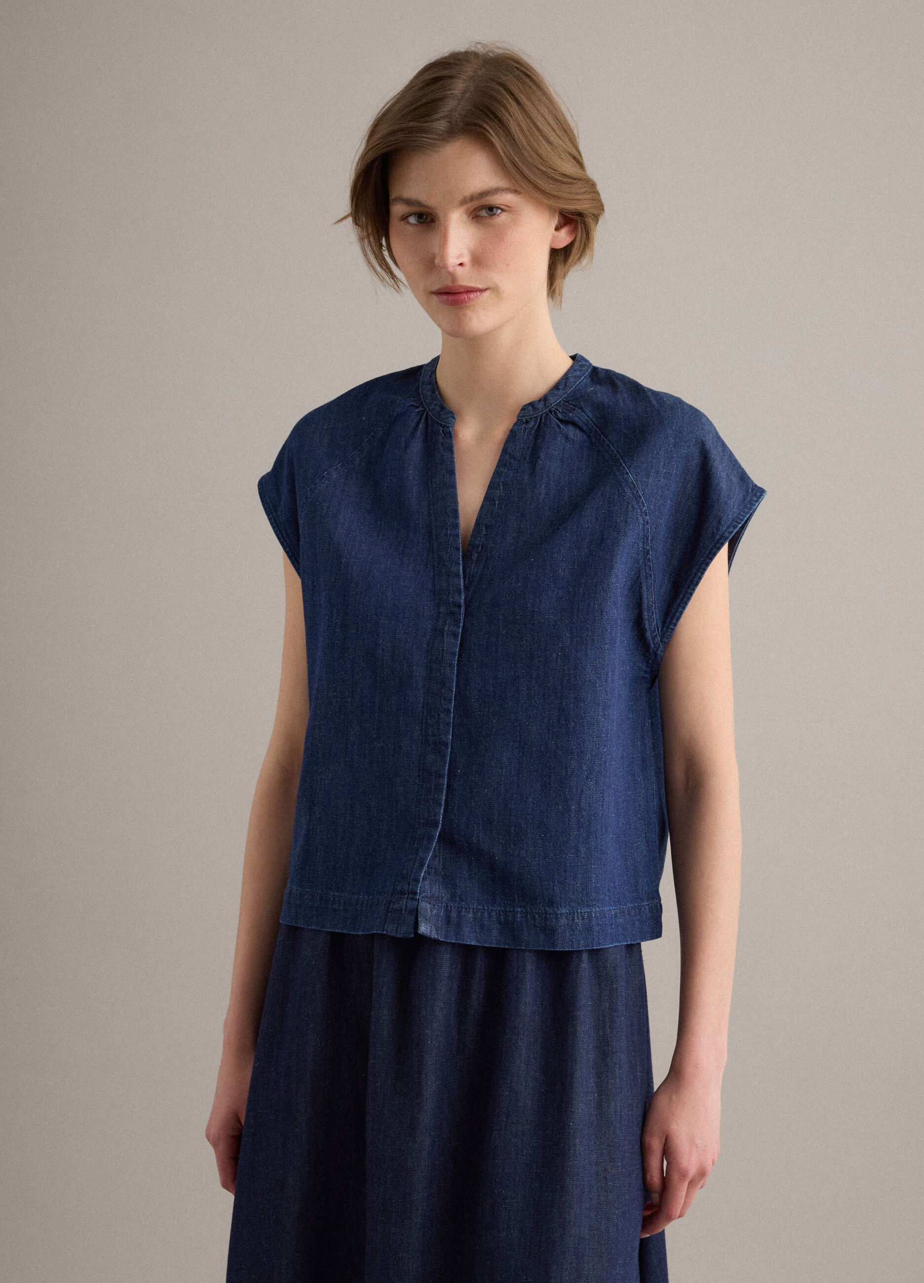 Blue denim shirt in a cotton, linen and viscose blend, oversized fit