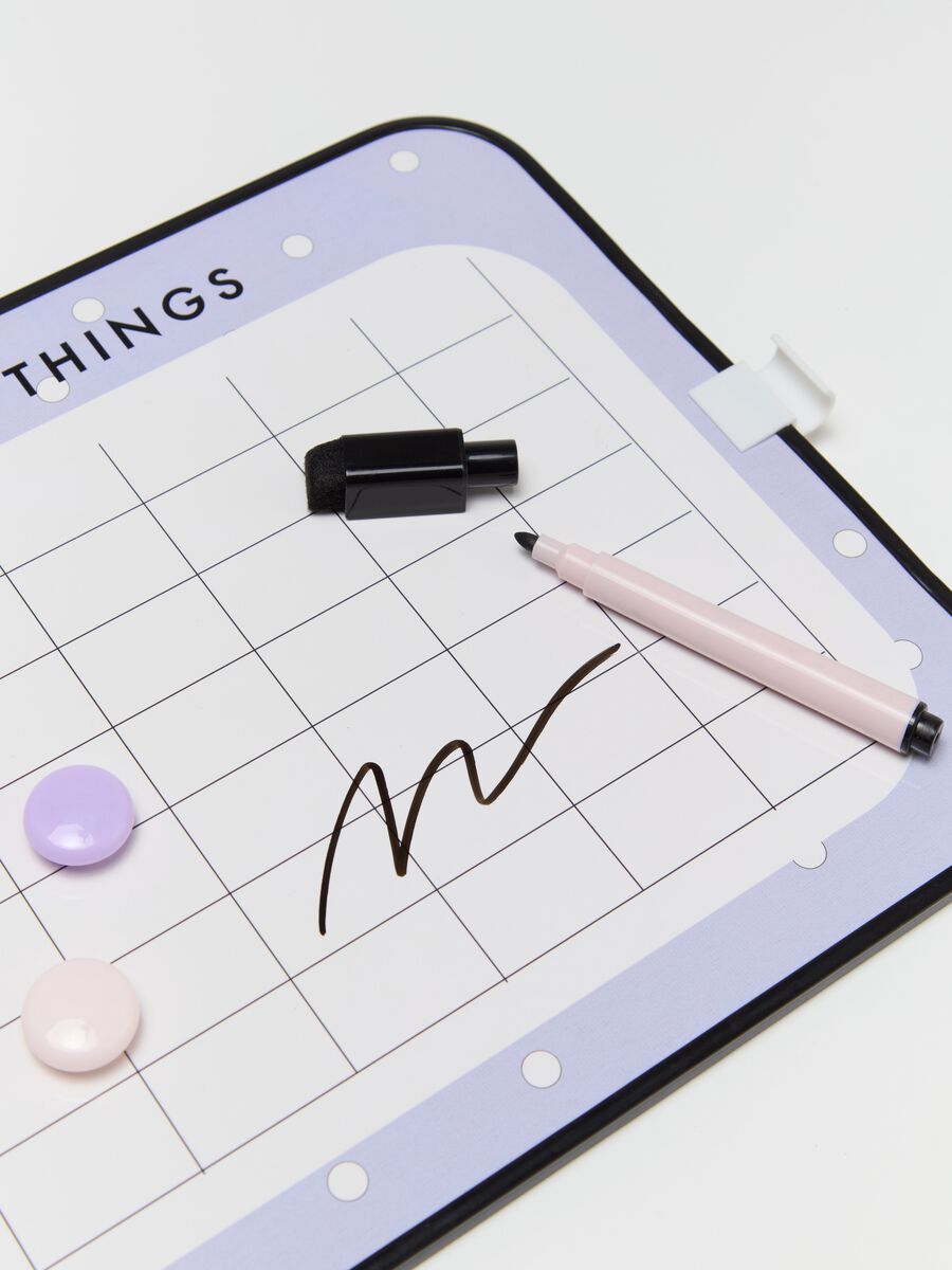 Magnetic board with weekly agenda_2