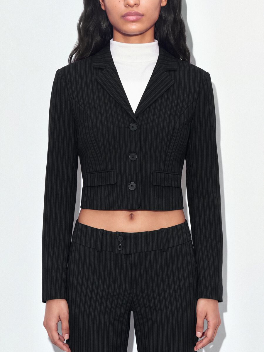 Blazer nero cropped in viscosa elasticizzata con rever classici slim fit_2