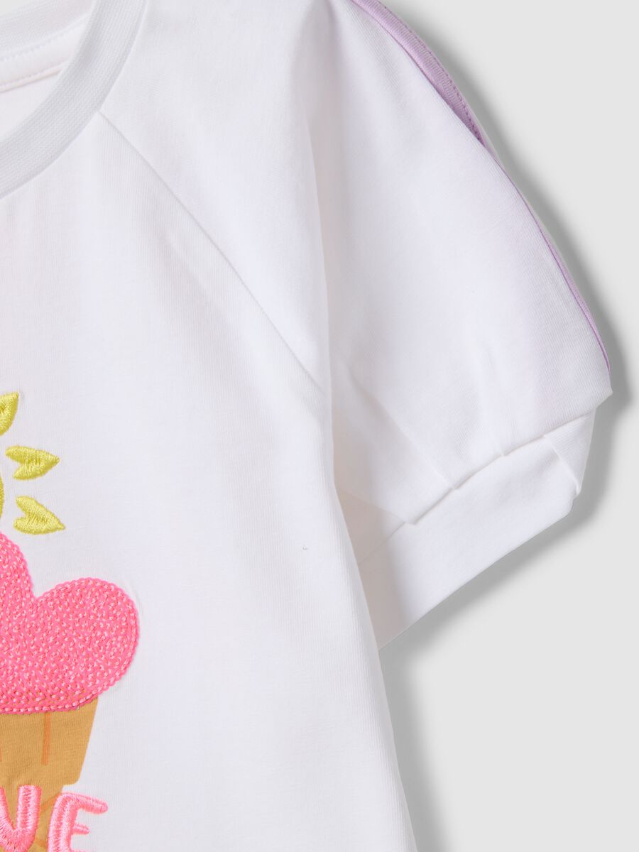 T-shirt in cotone elasticizzato bianca da bambina con stampa gelato_3