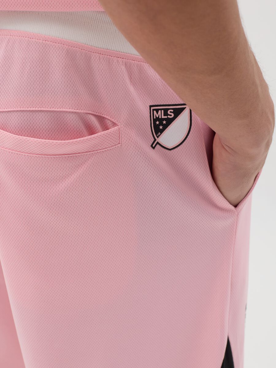 Pink Bermuda joggers with black details_2