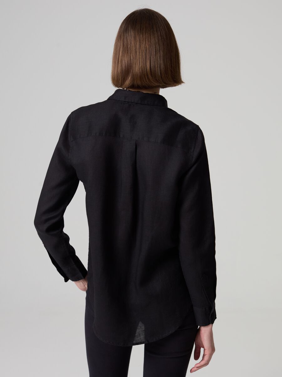 Relaxed-fit shirt in solid colour linen_2