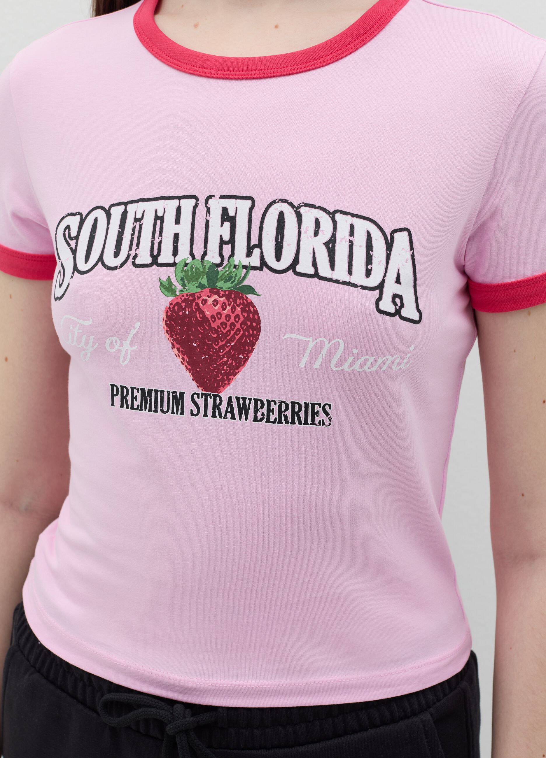 T-shirt with contrasting edging and print