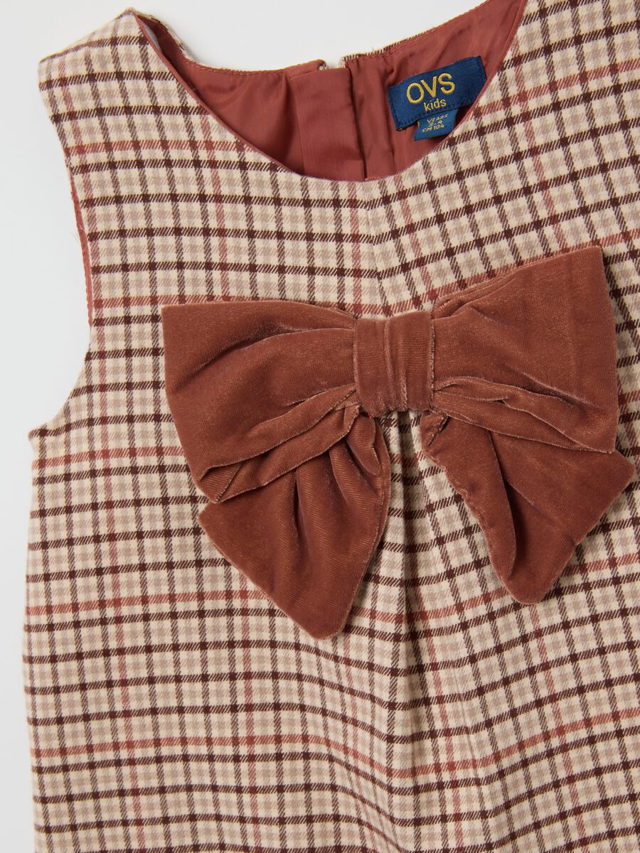 Abito a quadri multicolor da bambina regular fit con fiocco_2