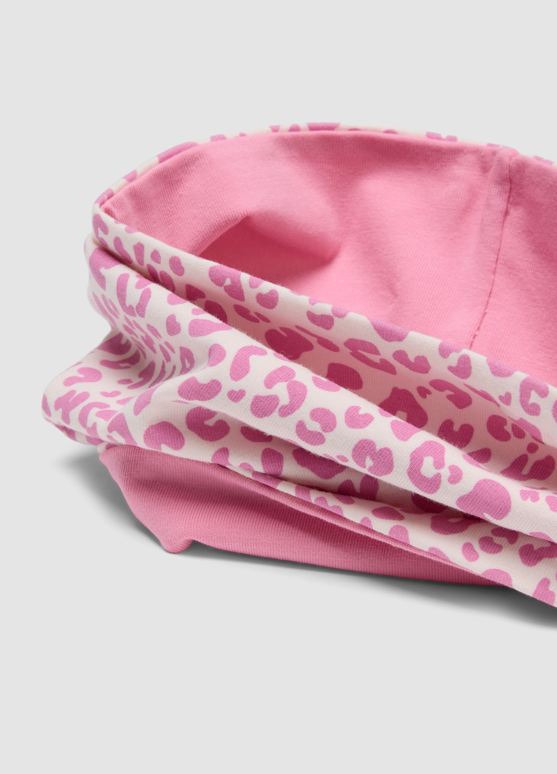 Pink stretch cotton girls&rsquo; scarf with Lilo & Stitch pattern