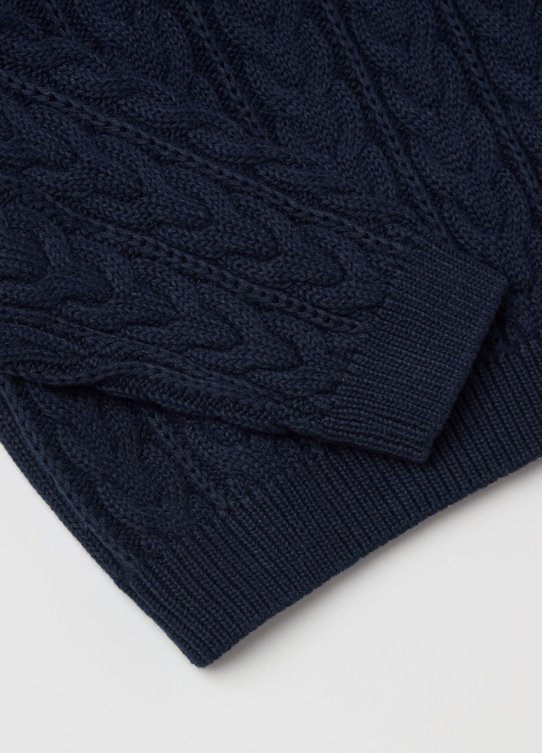 Cable-knit pullover with round neck