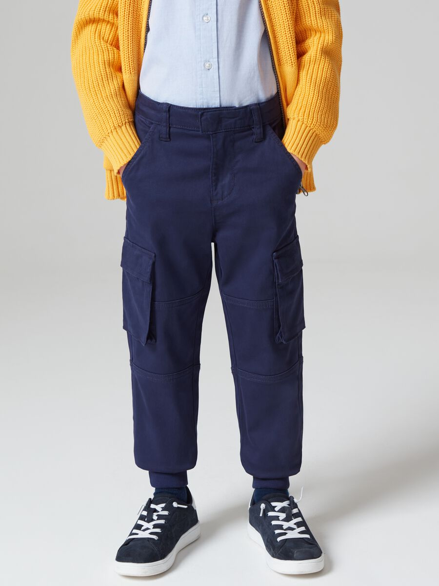 Pantaloni cargo in cotone stretch_1