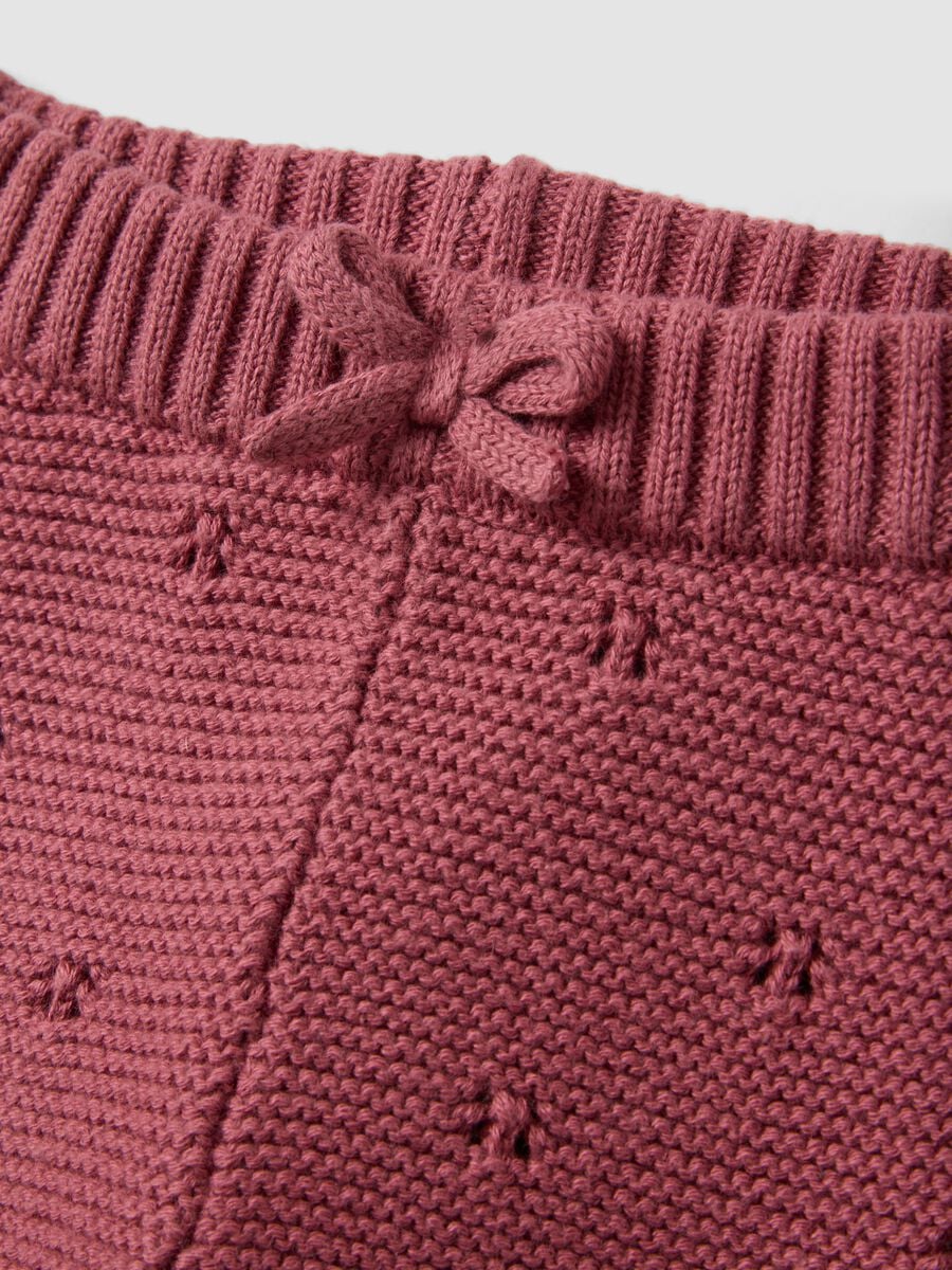 Completo rosa in puro cotone organico in maglia traforata per neonata_2
