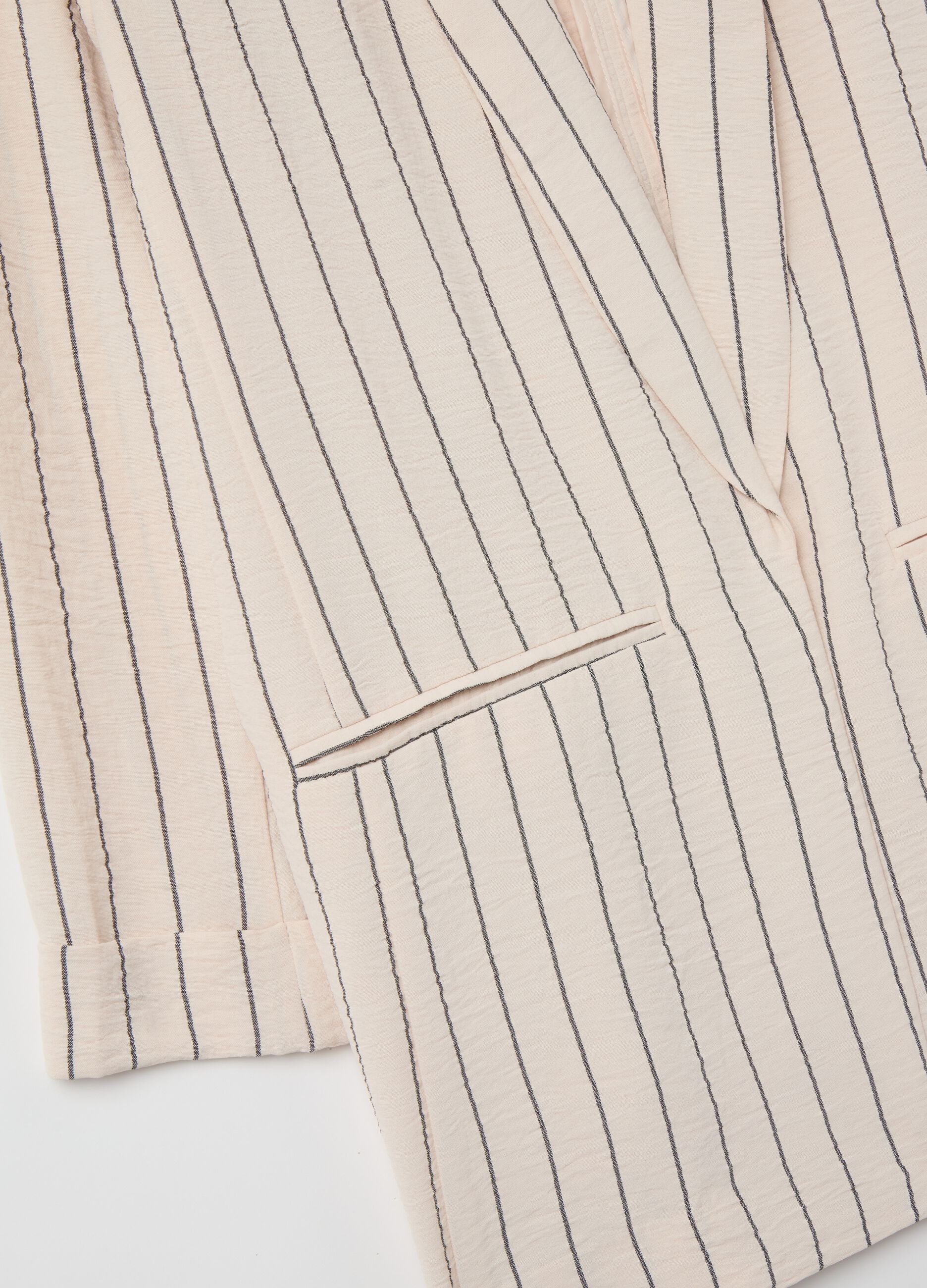 Open crinkle-effect fluid blazer