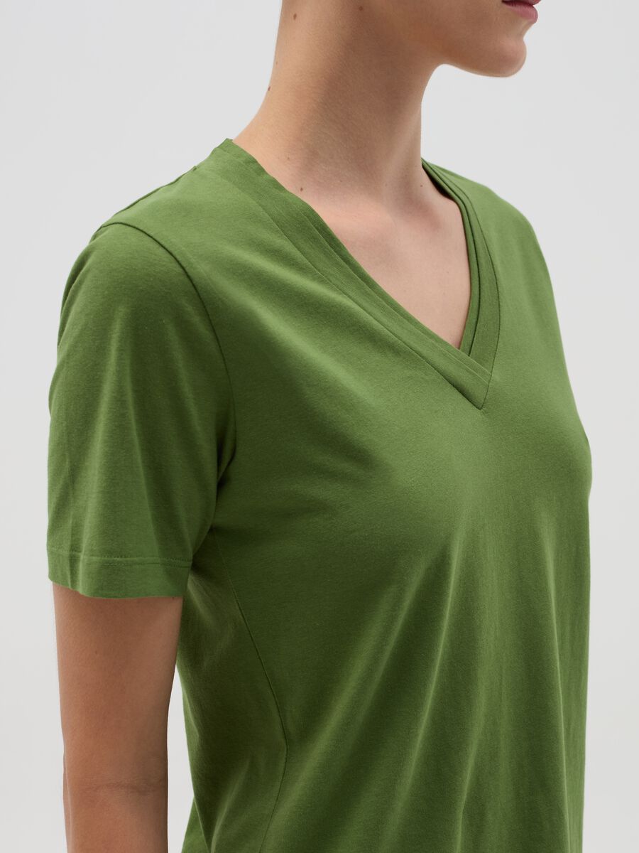 Green T-shirt with V neck_2
