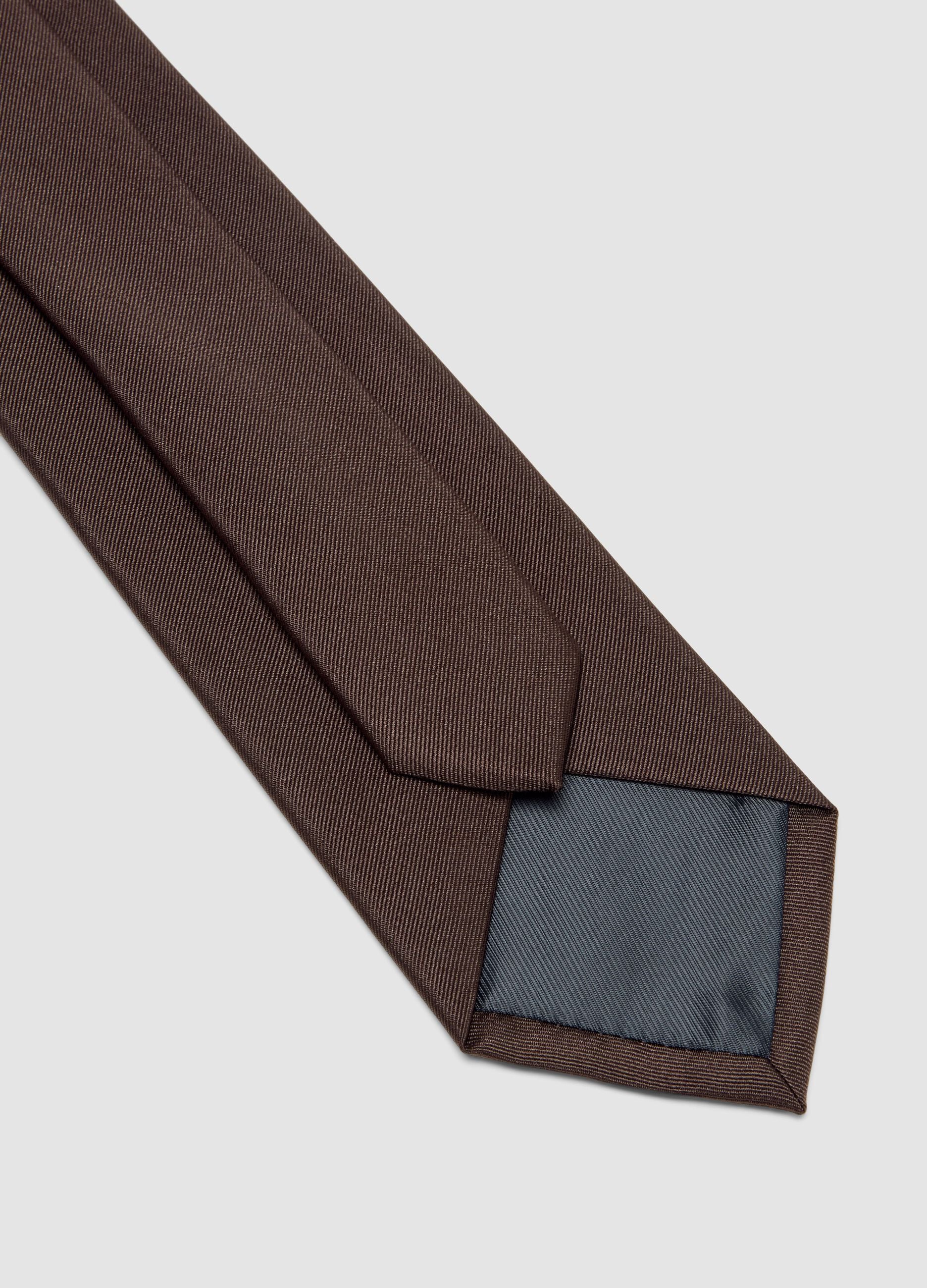 Dark brown tie with 7.5 cm blade