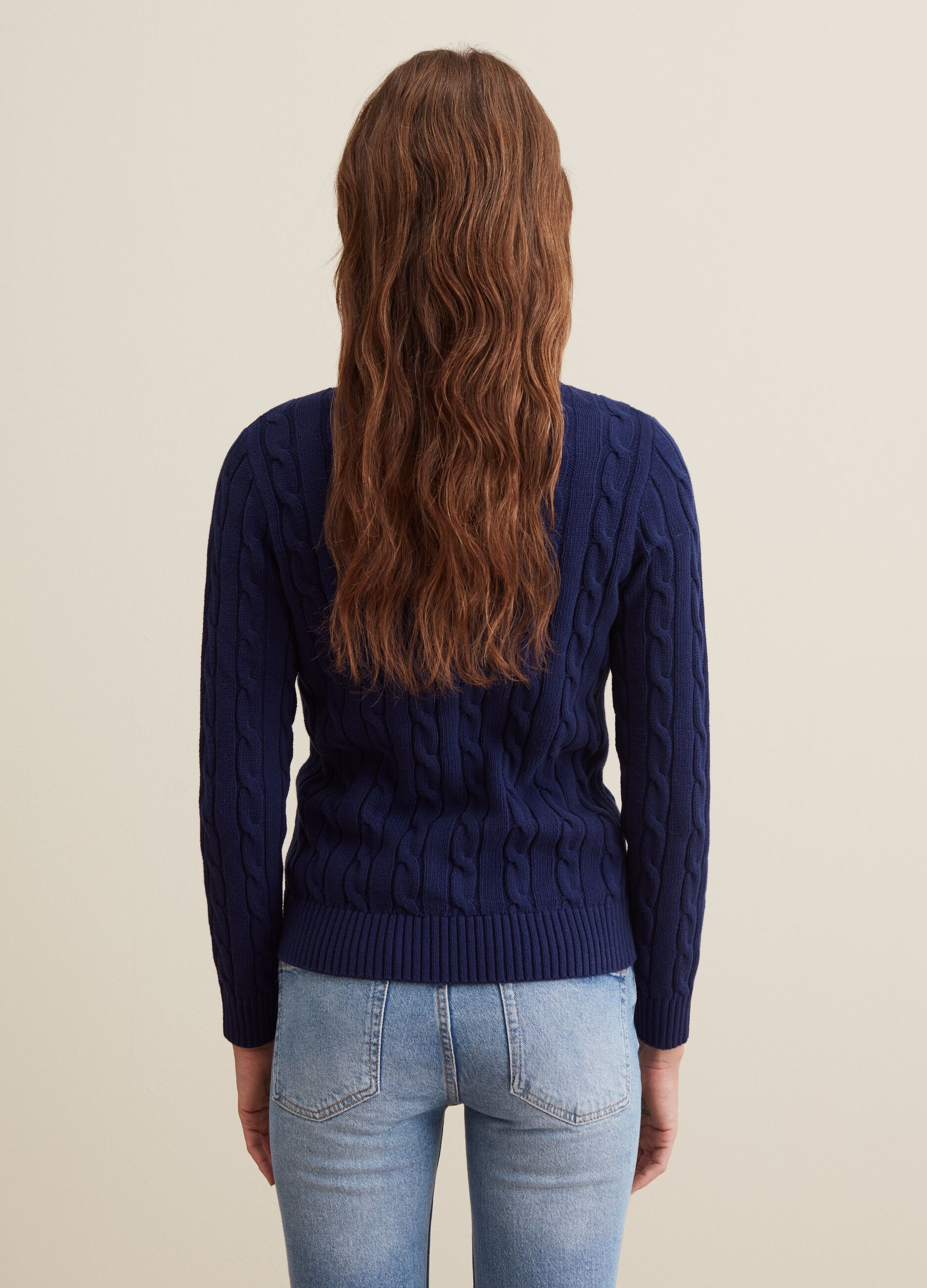 Pullover girocollo con lavorazione a trecce_2