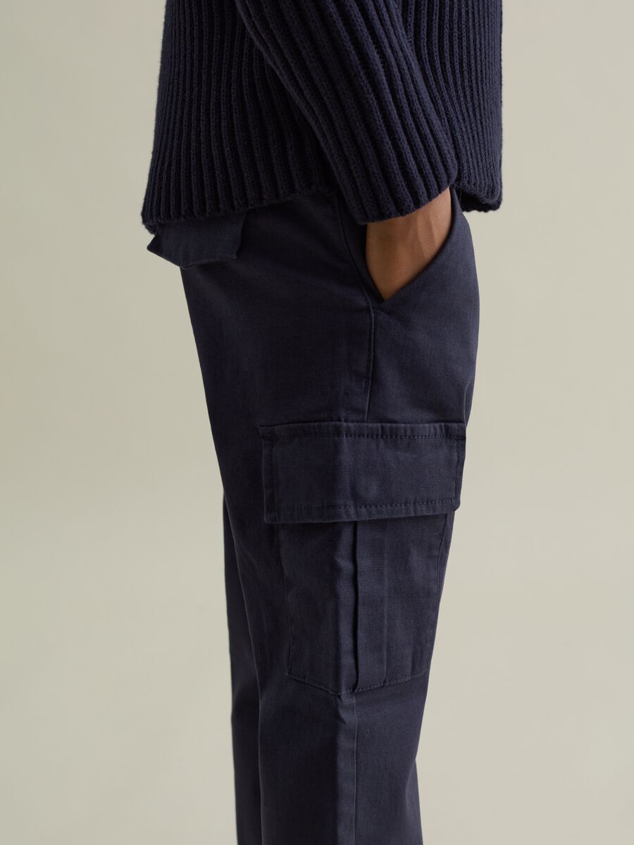 Pantaloni cargo in cotone stretch_3