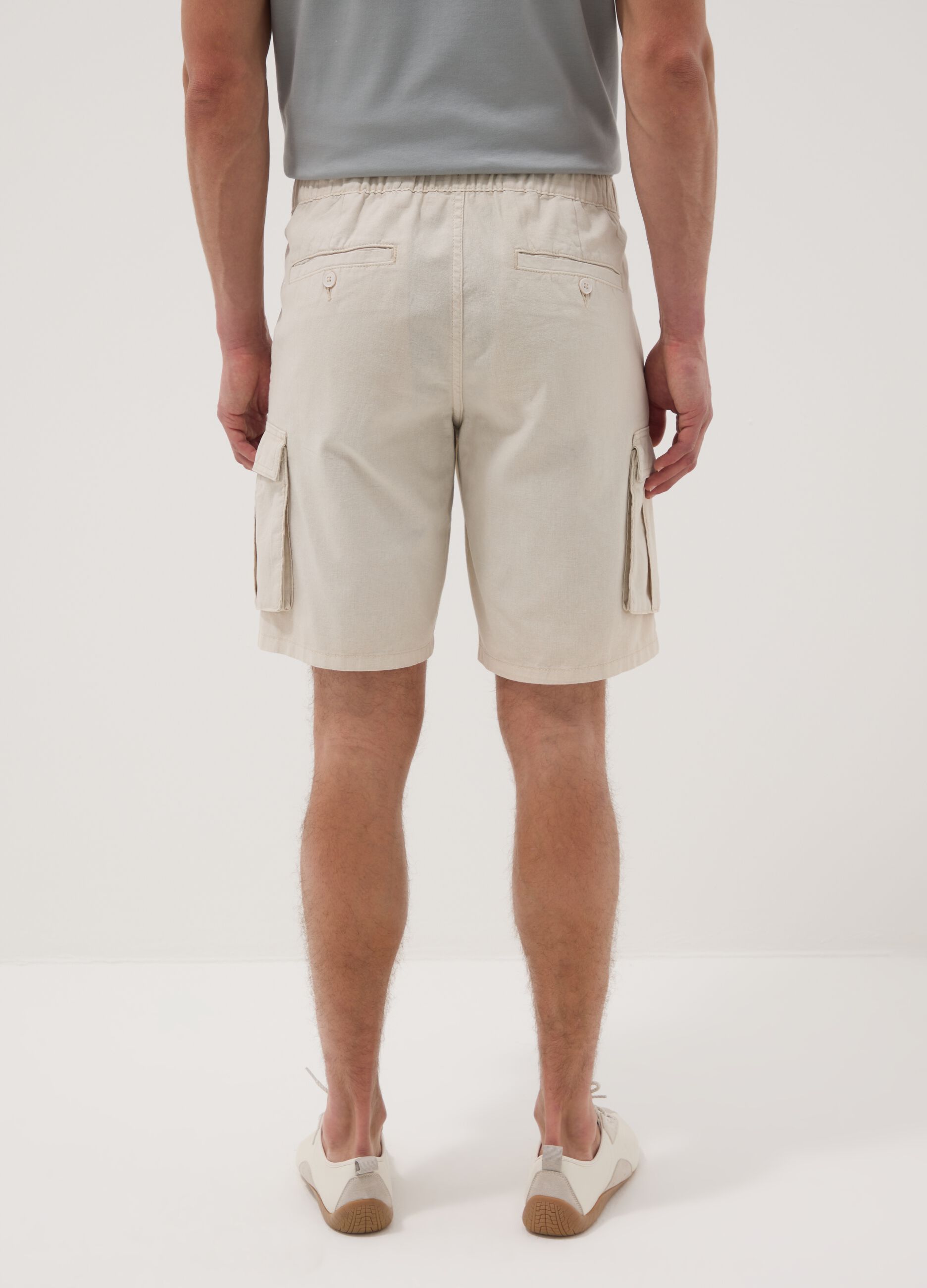 Beige cargo bermuda shorts in a linen and cotton blend