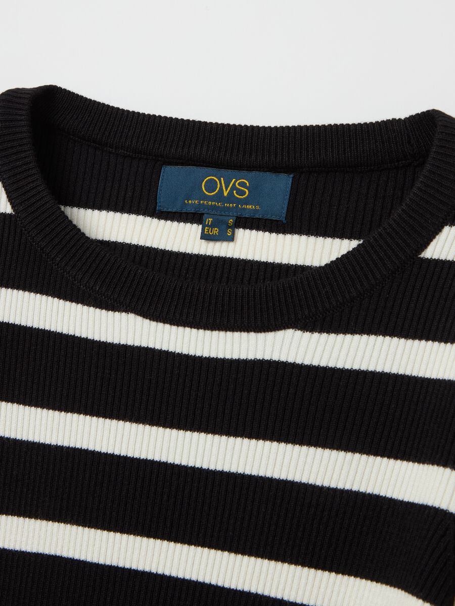 Ribbed top with striped pattern_5