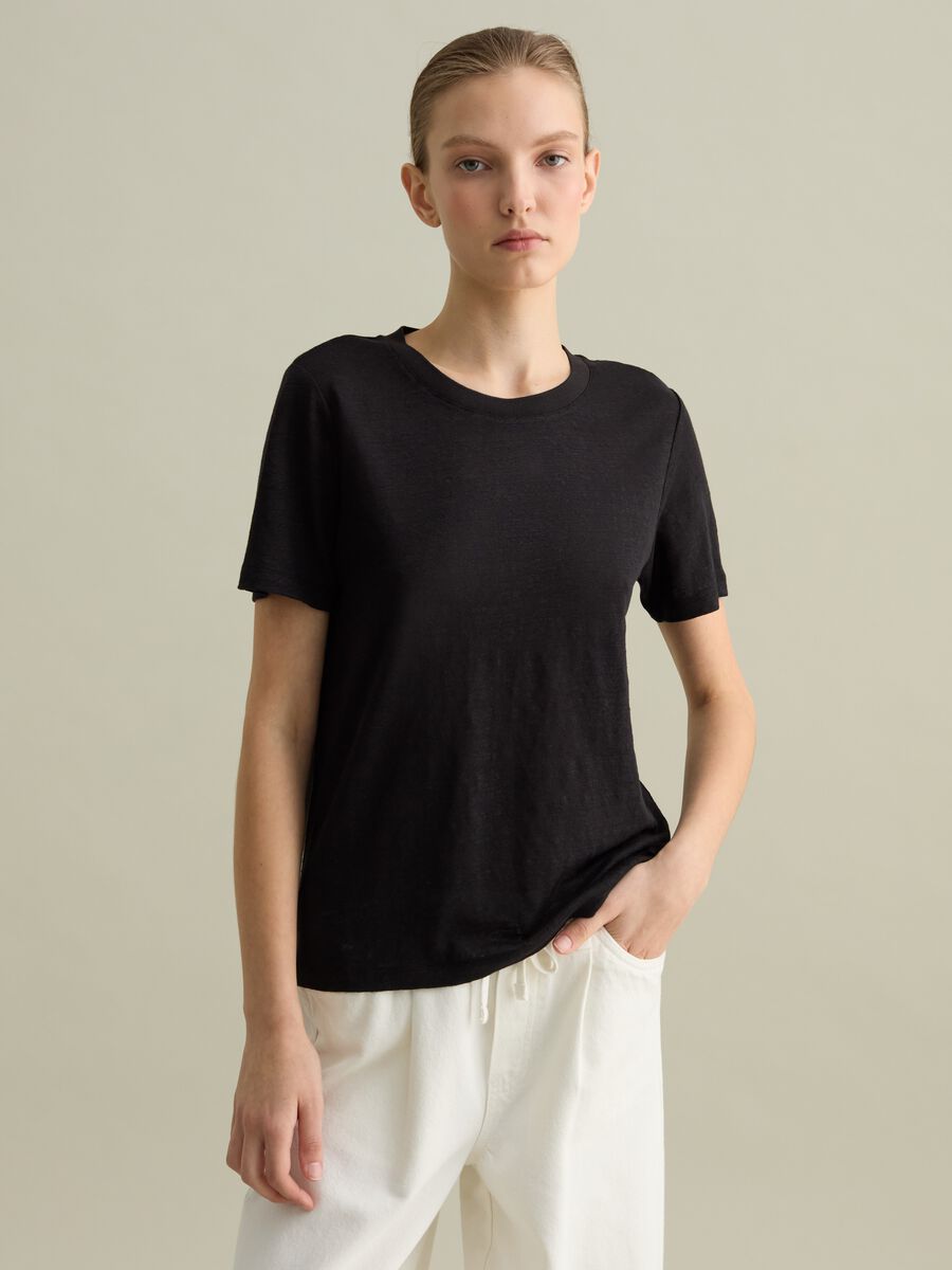 Short-sleeved T-shirt in black linen_0