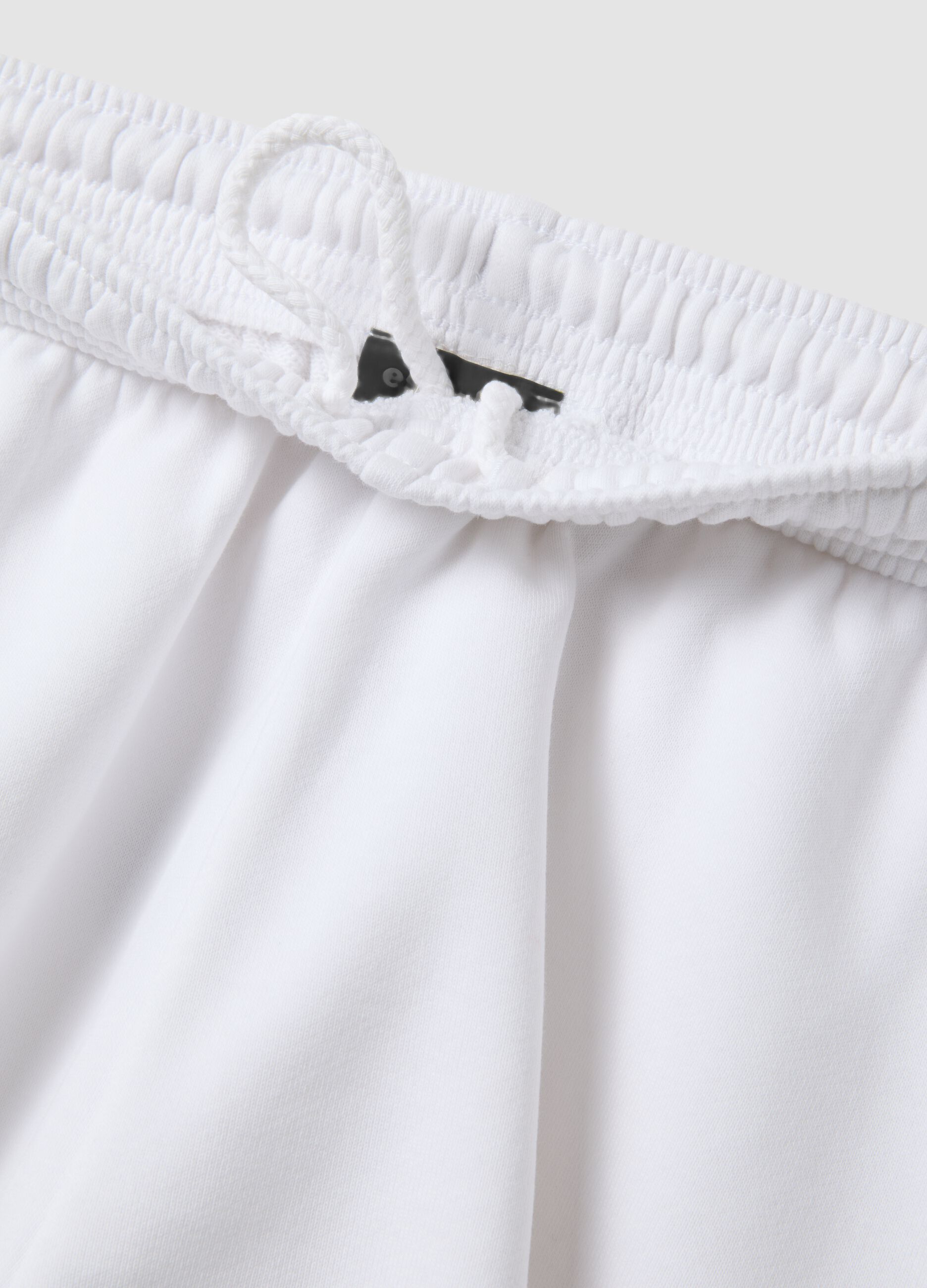 Bermuda bianchi in misto cotone con vita elasticizzata