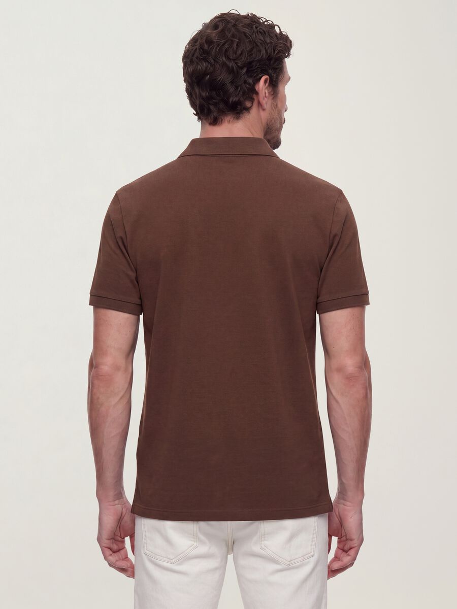 Polo marrone in puro cotone piquet con colletto classico regular fit_3