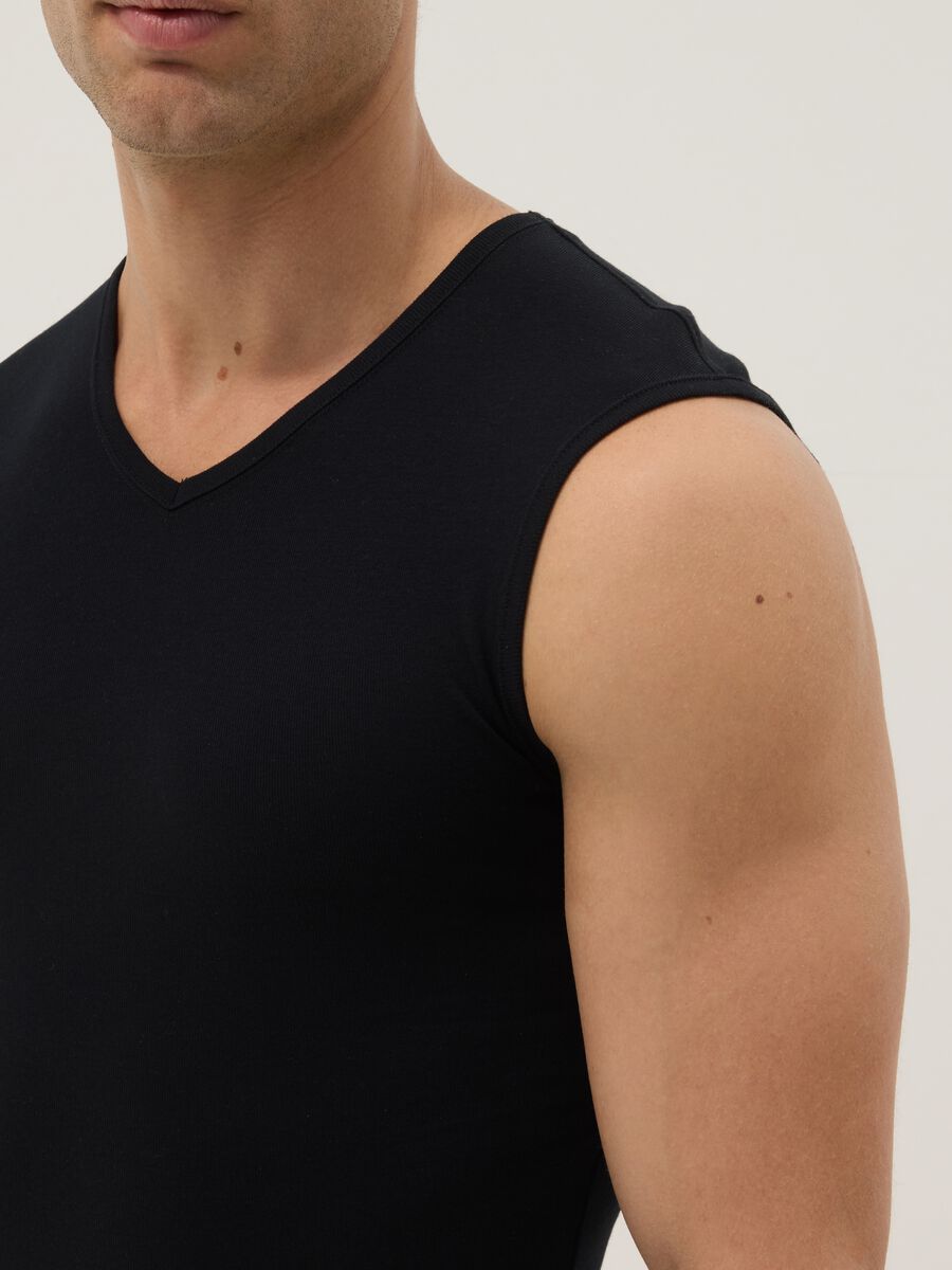 Canotta in puro cotone nera regular fit con spalla larga_3