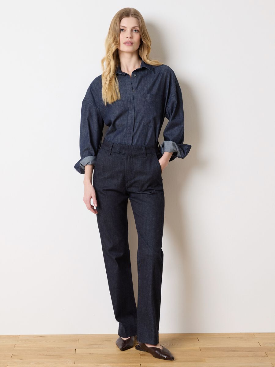 Dark-wash bootcut jeans with pockets_0