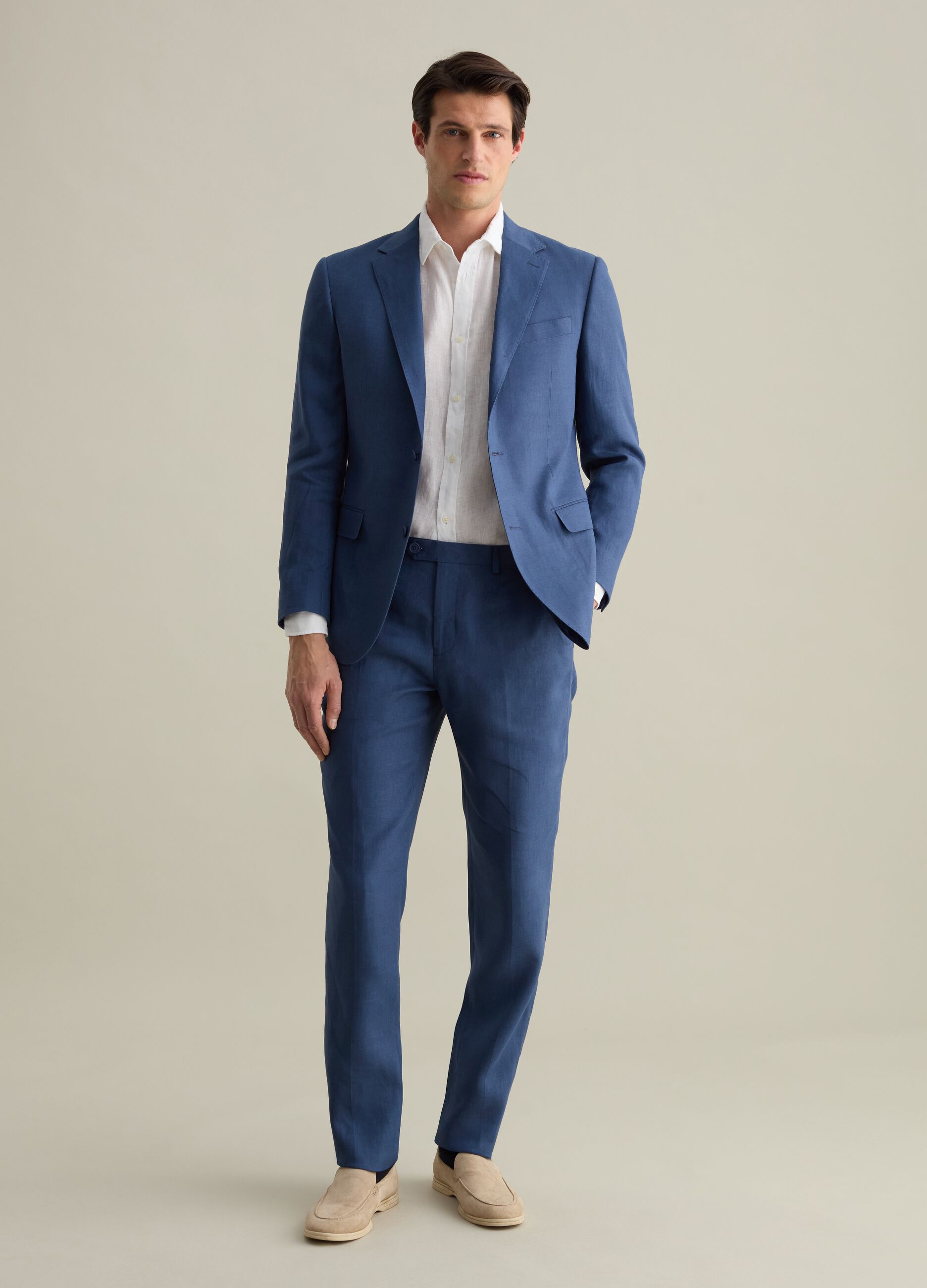 Contemporary regular-fit single-breasted blazer in linen