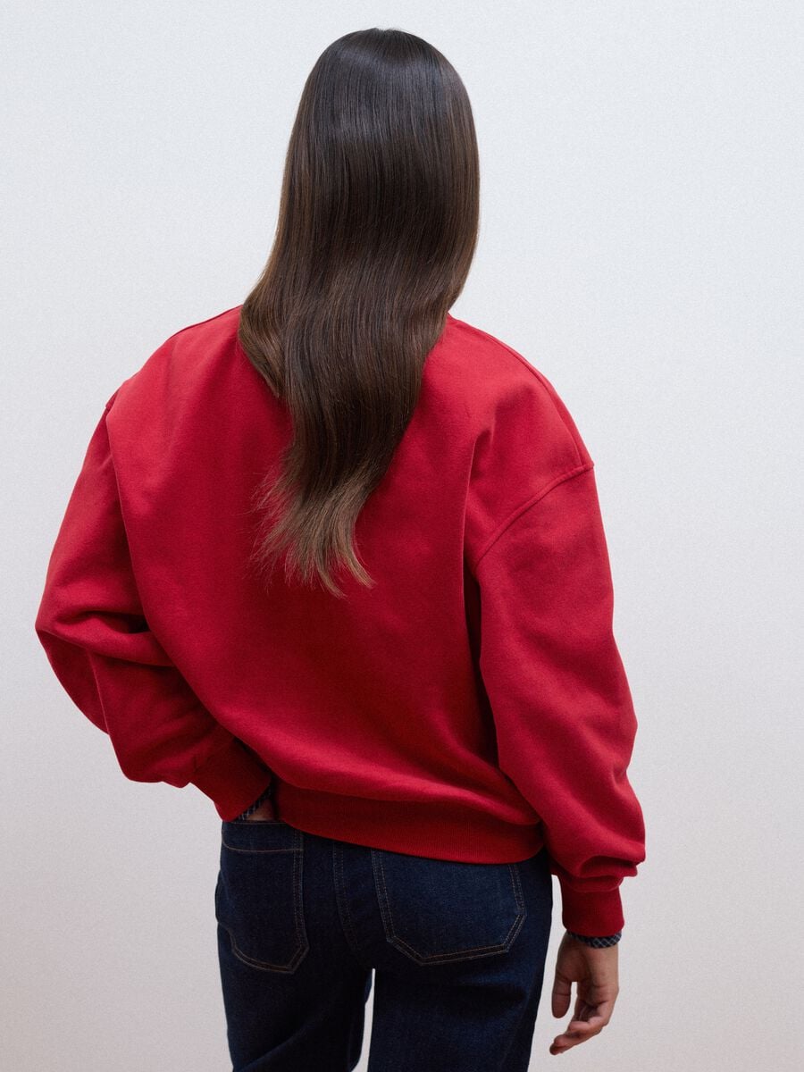 Felpa rossa in misto cotone con scollo a V over fit_3