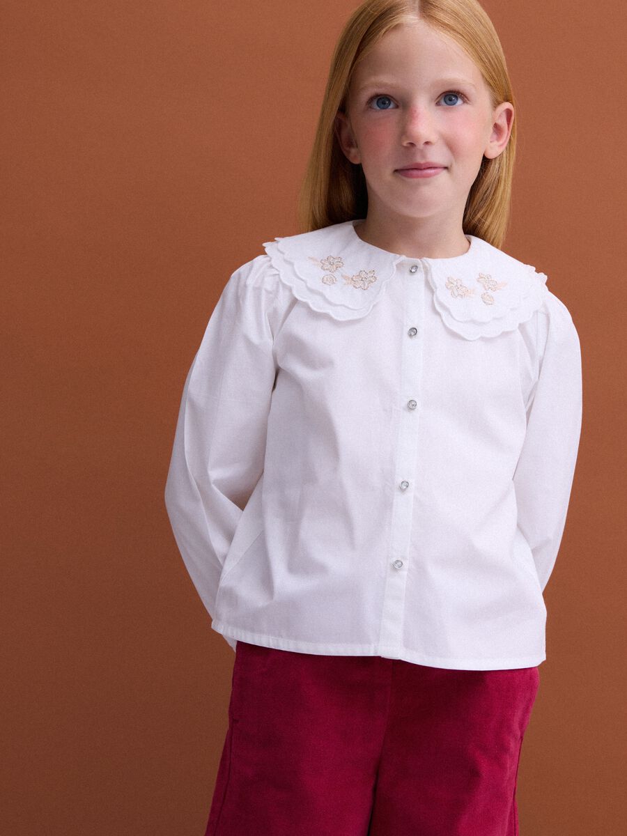 Camicia popeline bianca in puro cotone con collo ampio ricamato regular fit_0