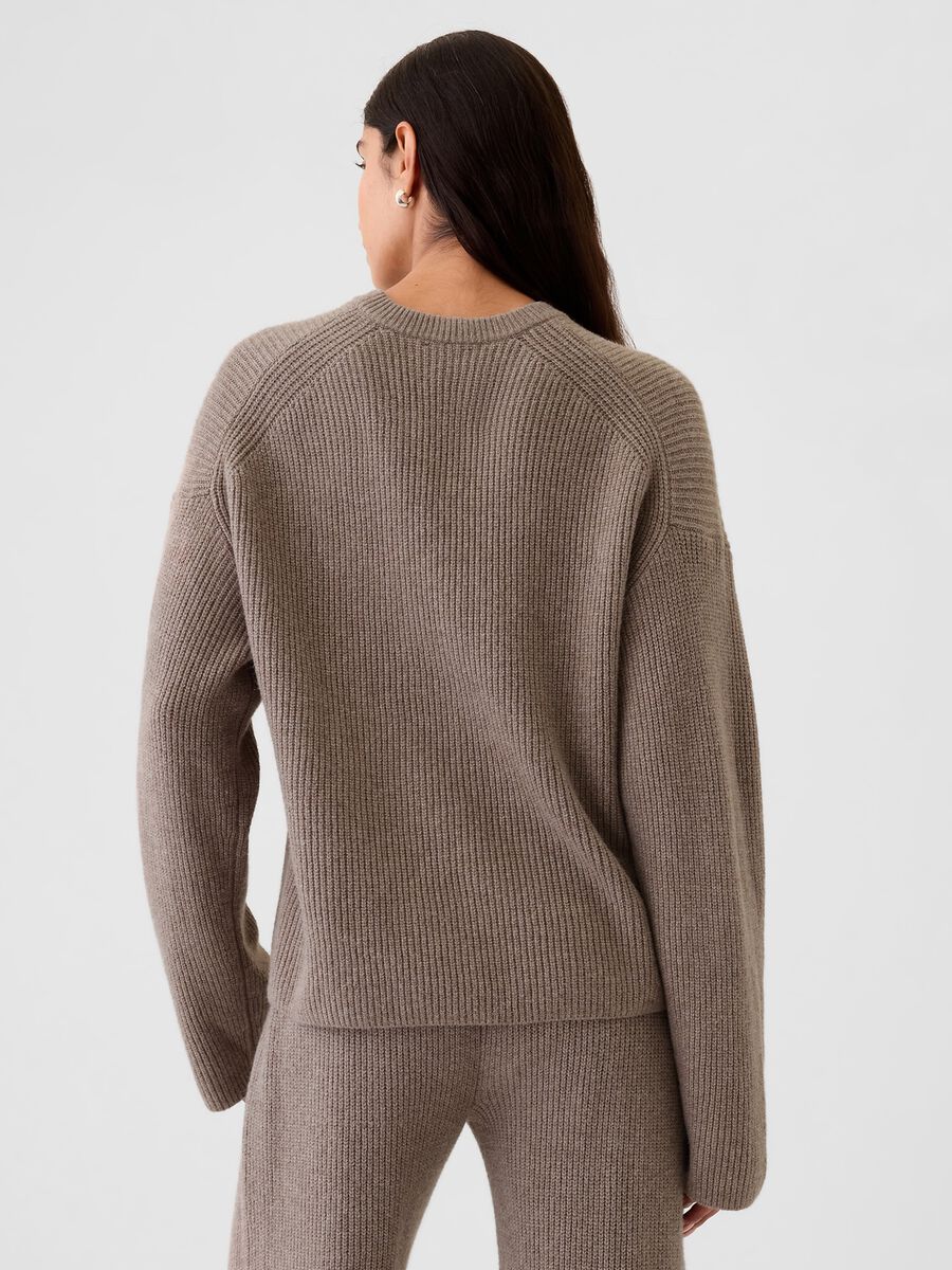 Pullover con lavorazione a coste inglesi_2