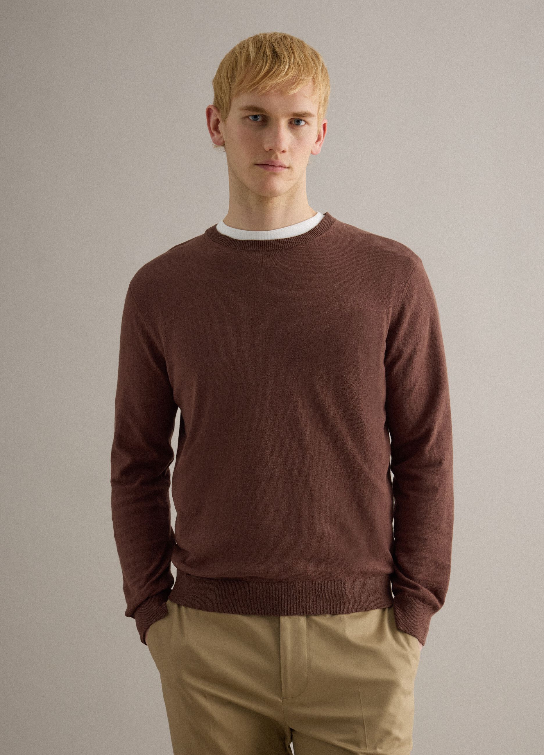 Brown cotton and linen crew neck pullover regular fit