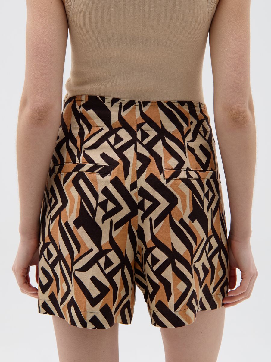 Linen and viscose shorts with darts_1