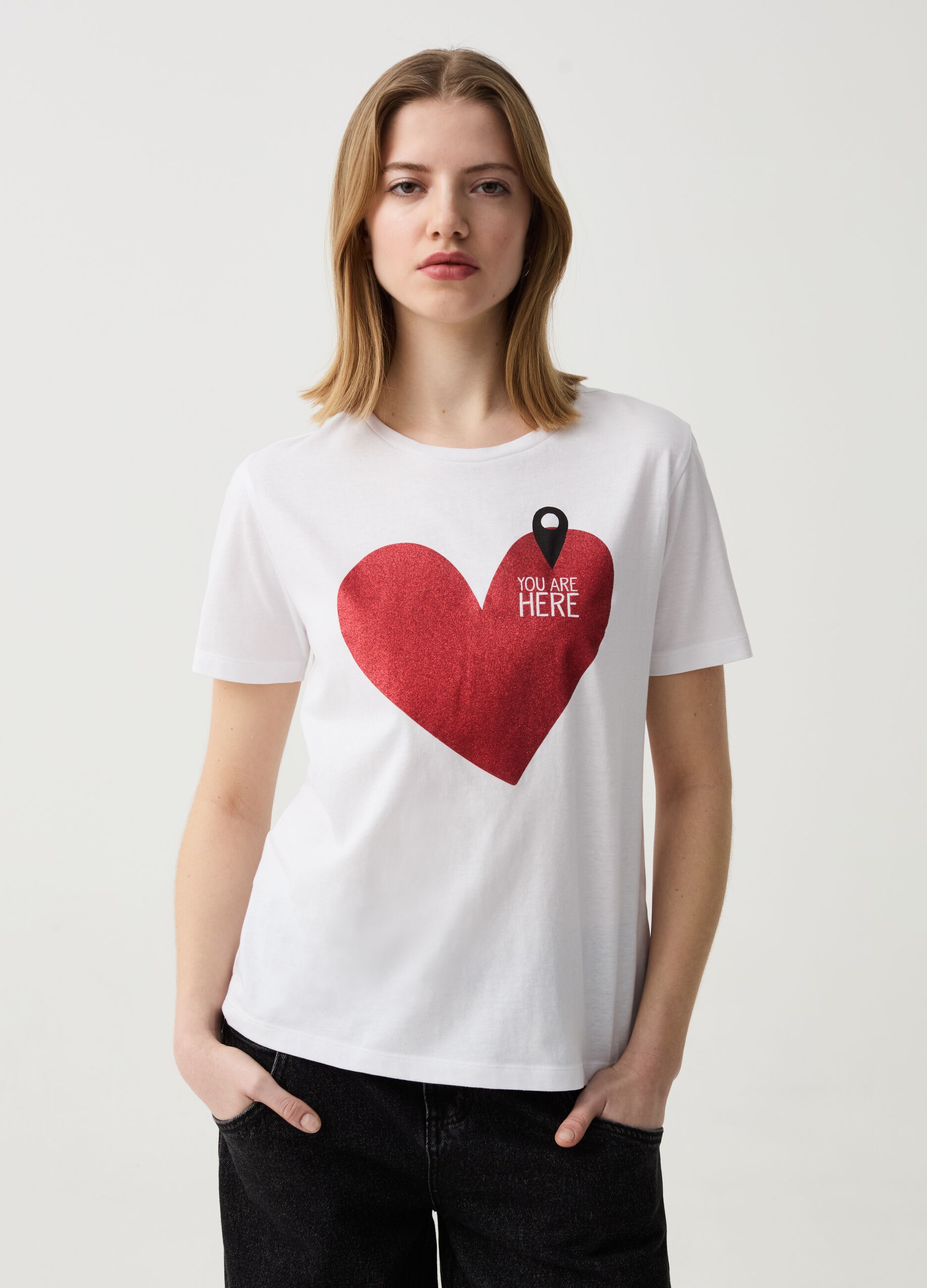 T-shirt con stampa cuore glitter
