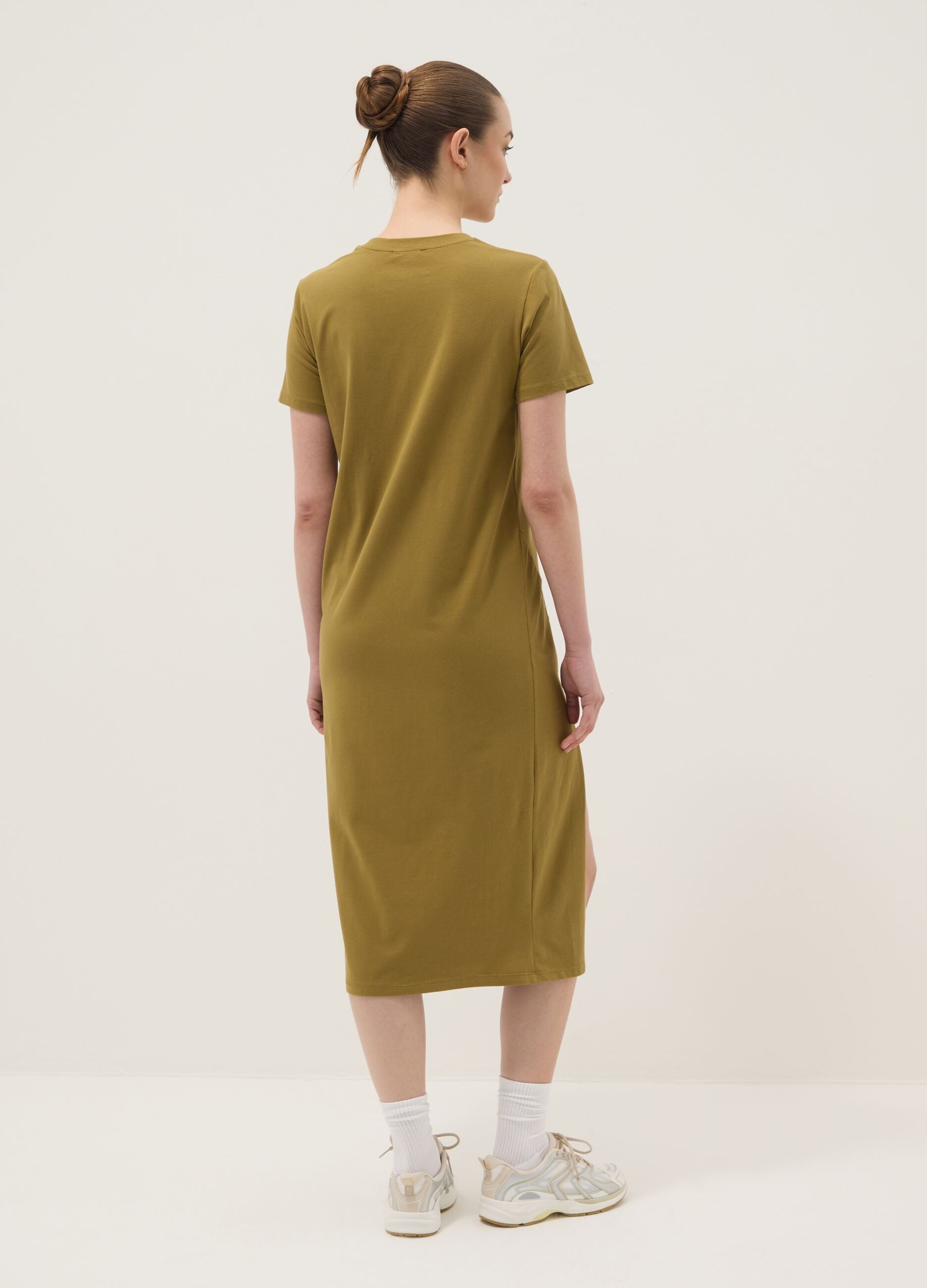 Abito midi verde in cotone elasticizzato con spacco laterale