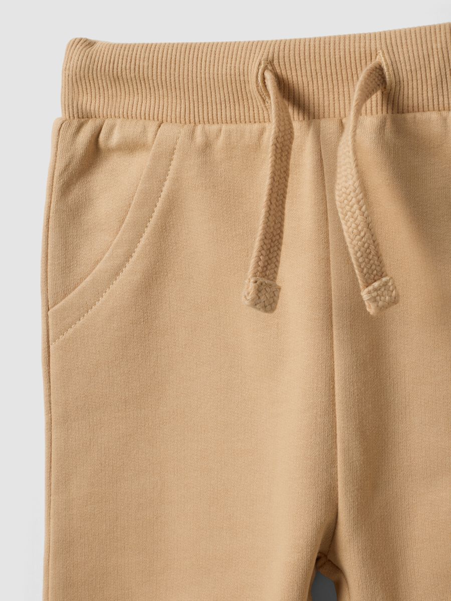 Pantaloni cargo beige in puro cotone organico con coulisse per neonato_2
