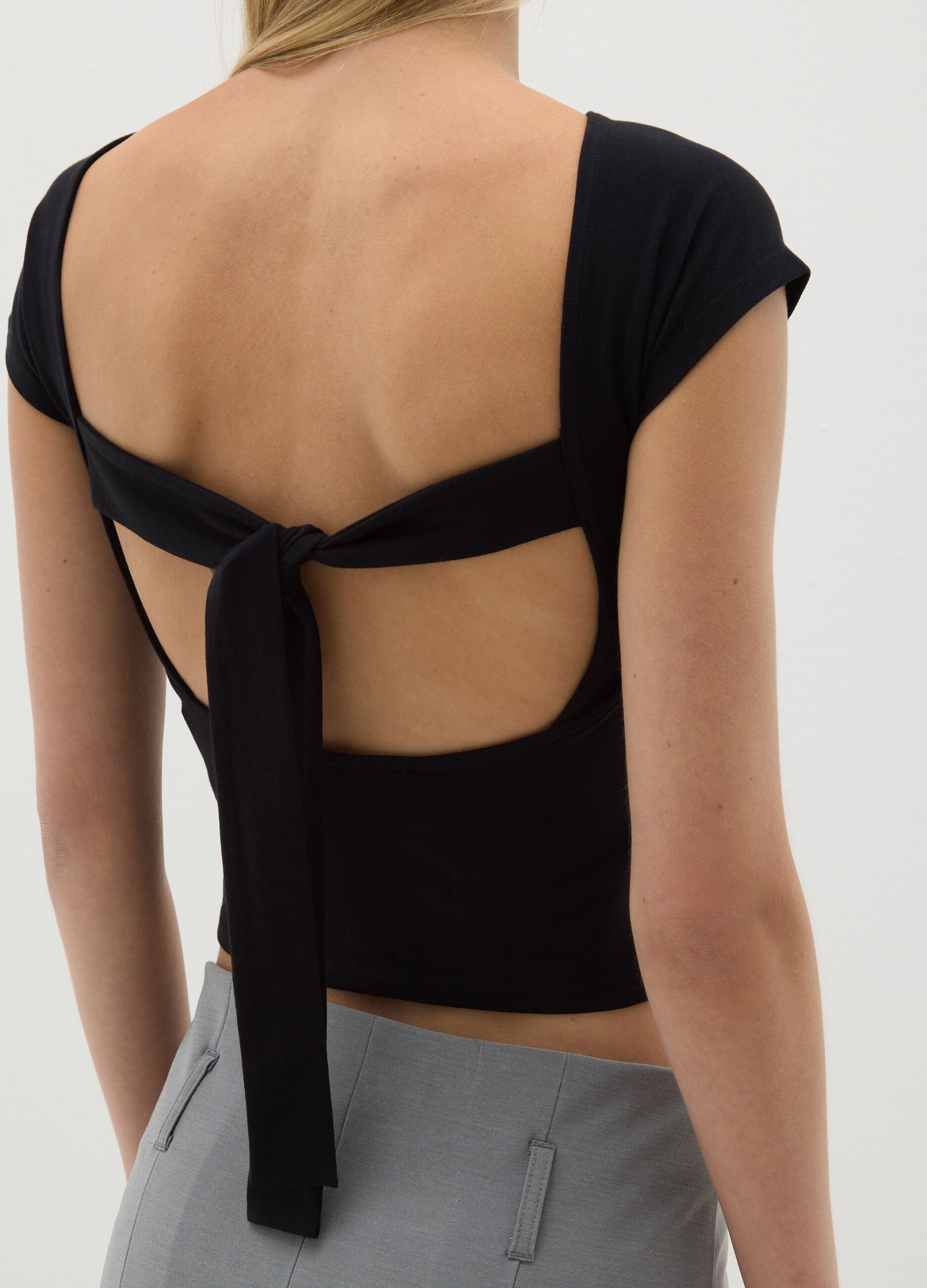 Women's black fitted stretch cotton t-shirt with bow