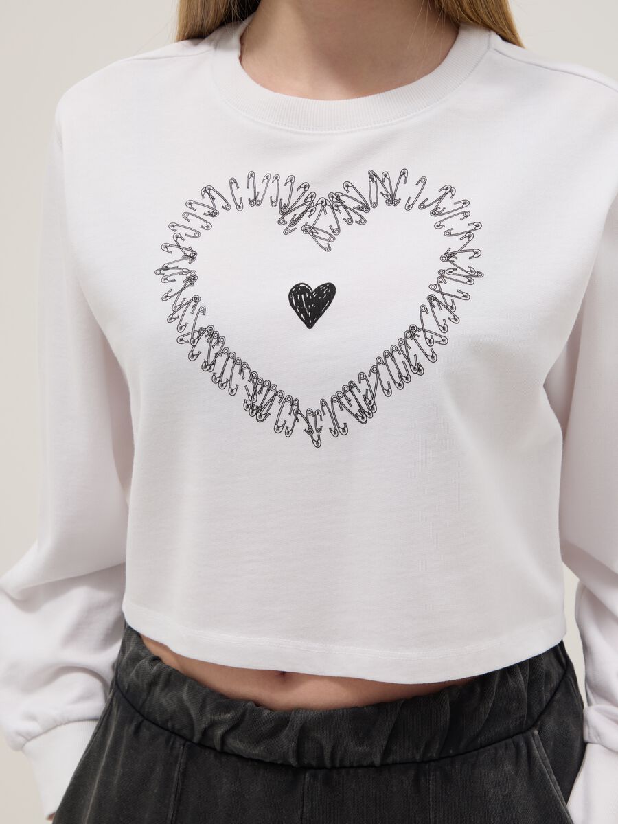 Girl's white pure cotton sweatshirt regular fit with embroidered heart_2