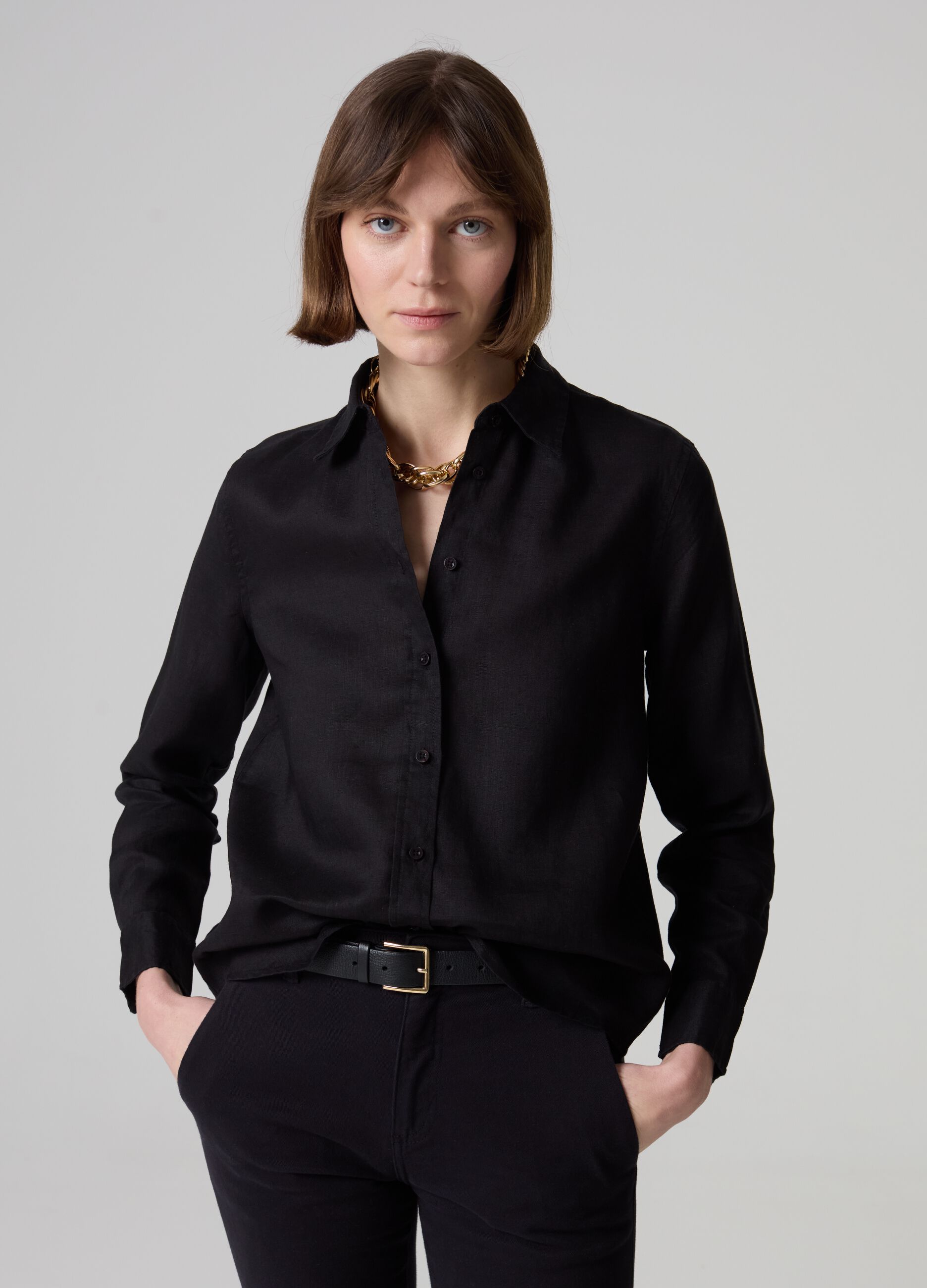 Relaxed-fit shirt in solid colour linen