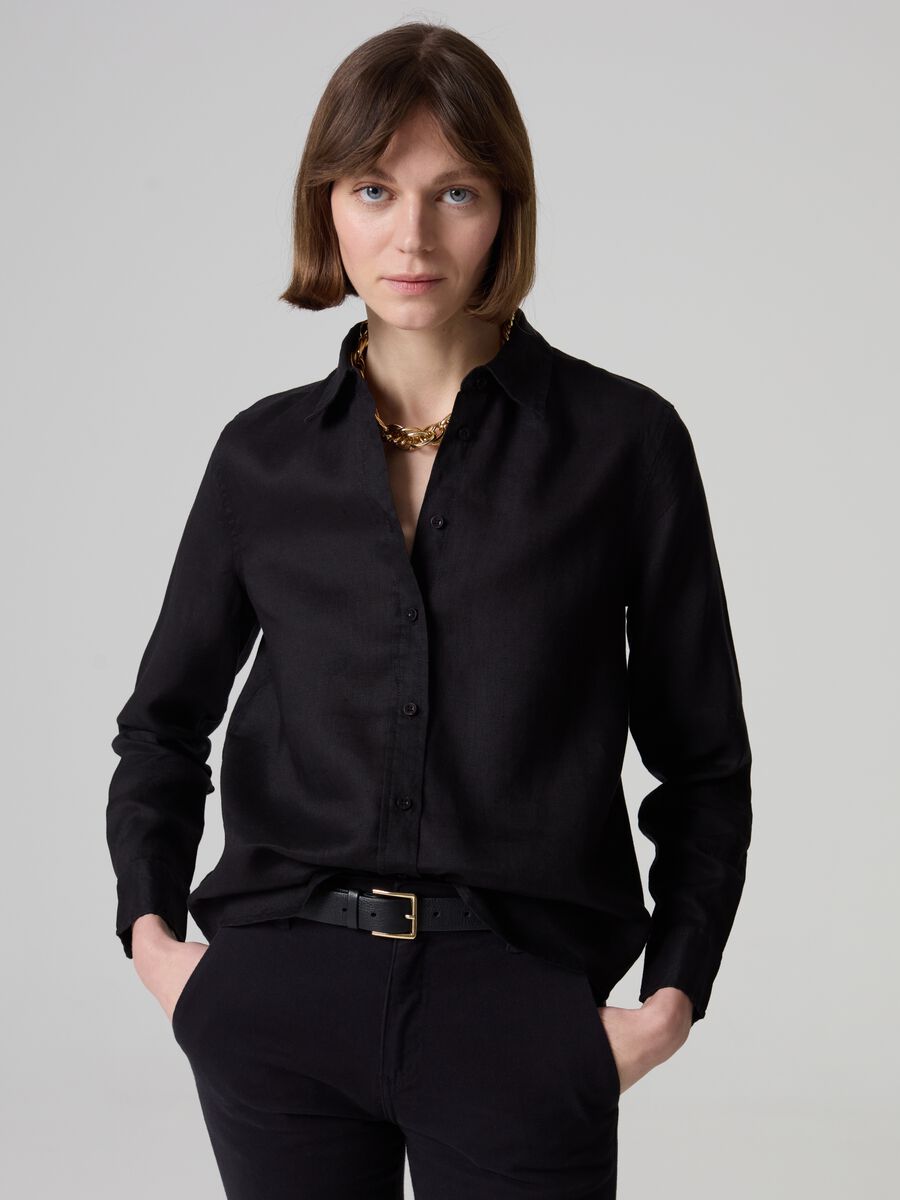 Relaxed-fit shirt in solid colour linen_0