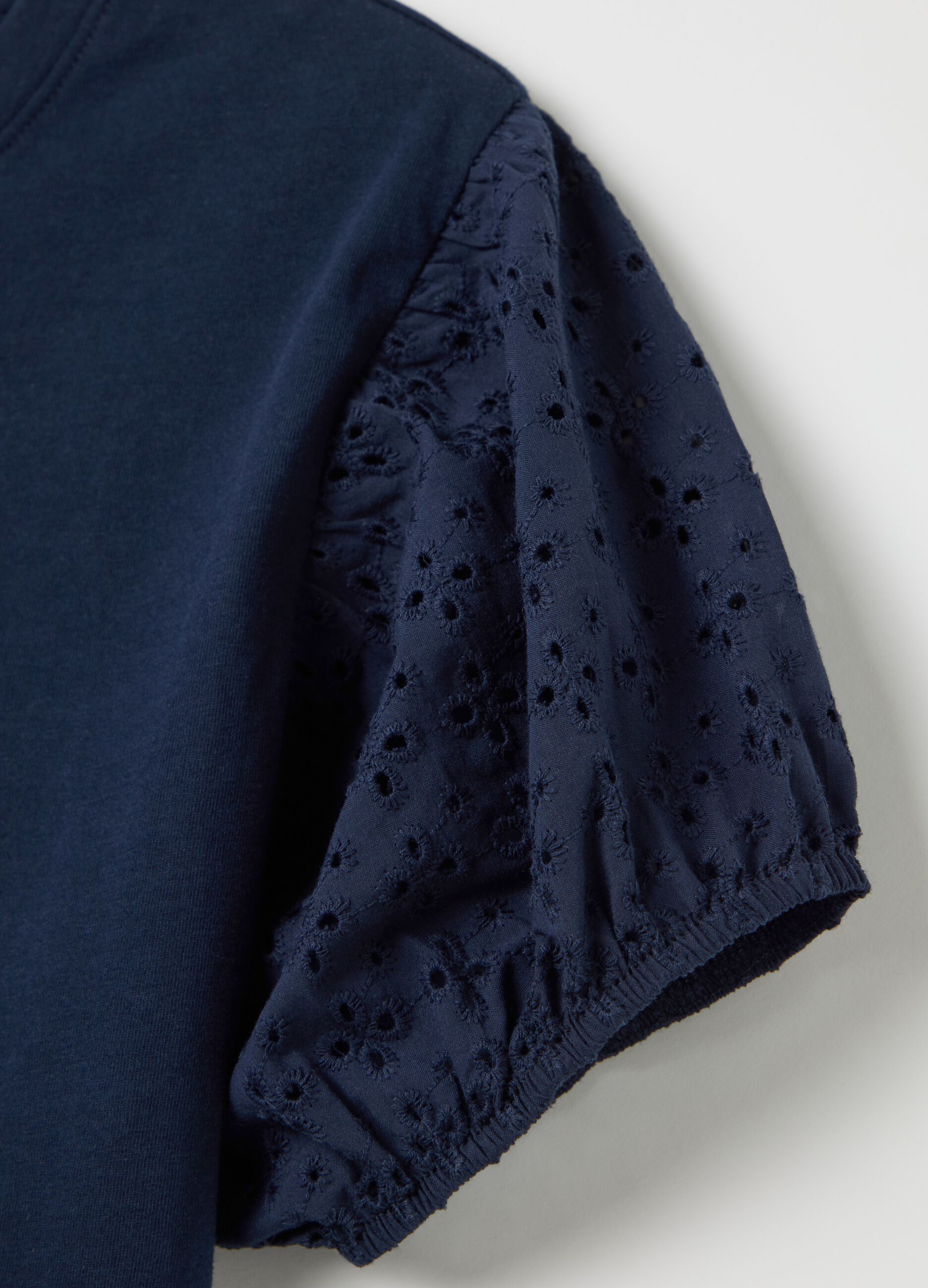 Blue cotton T-shirt with embroidered short sleeves