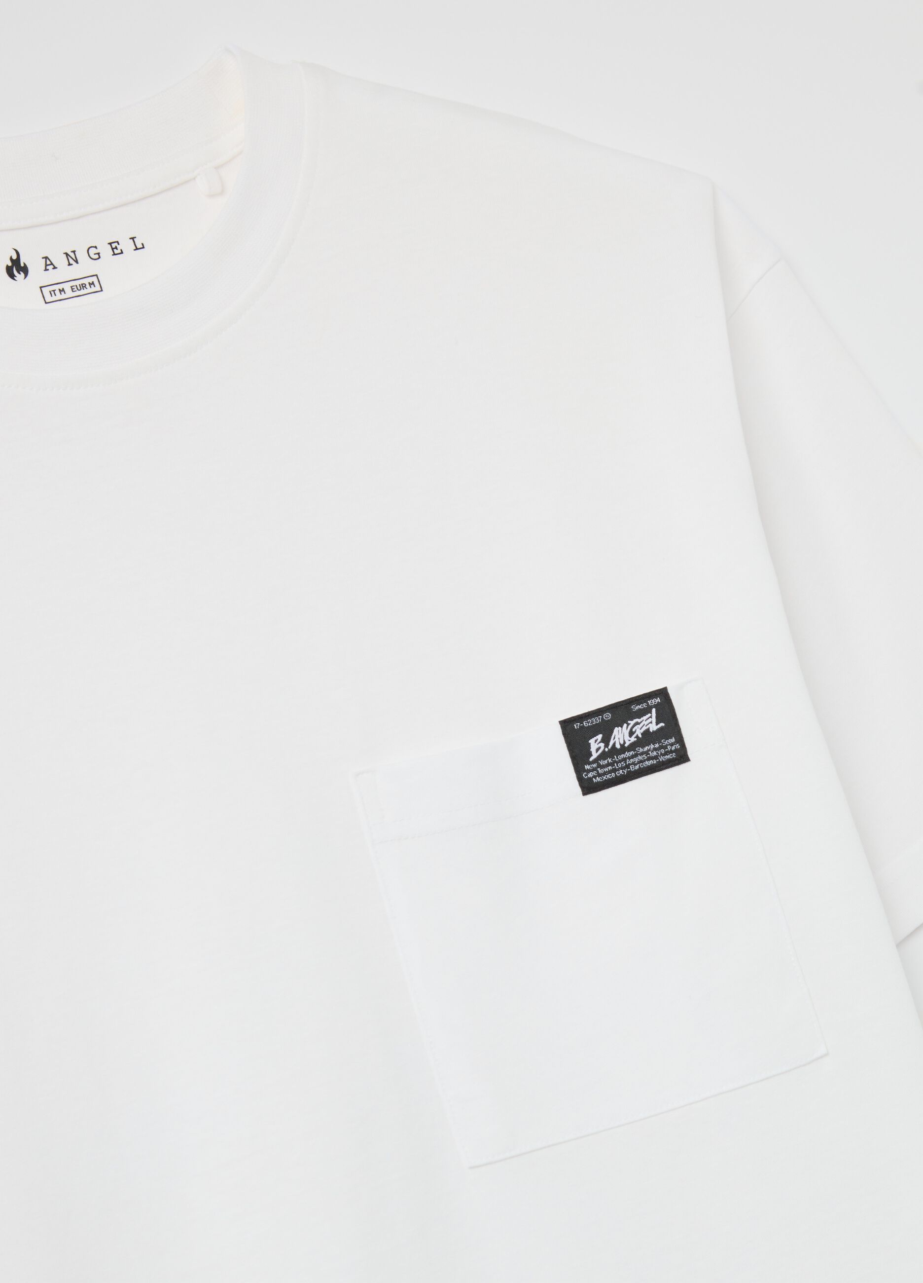 T-shirt in cotone con tasca