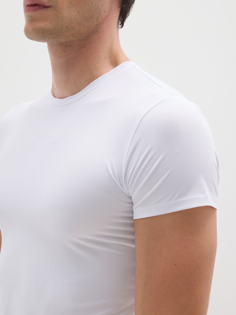 Twin pack of white microfibre t-shirts_4