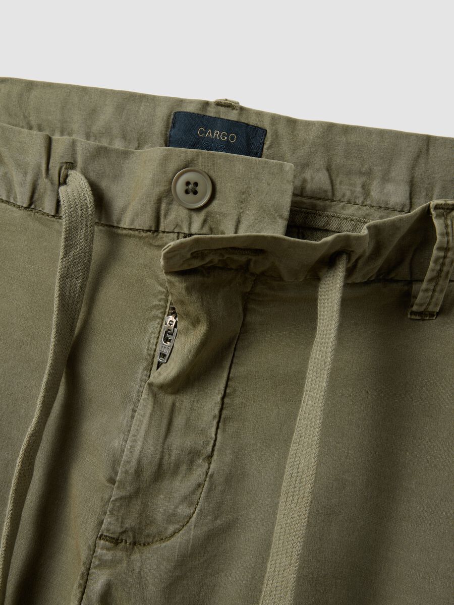Green stretch cotton cargo Bermuda shorts_5