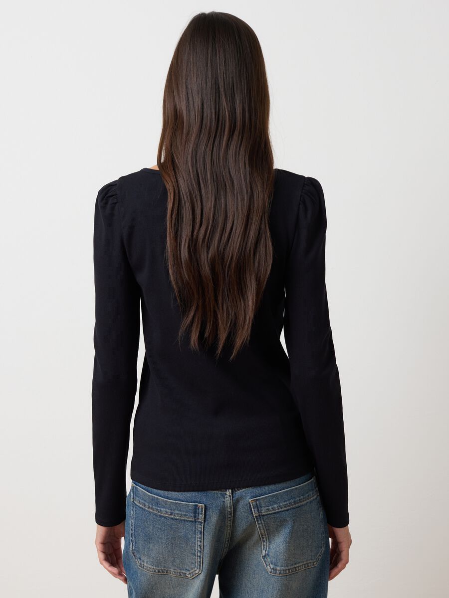 Black stretch cotton blend regular fit top with round neckline_3