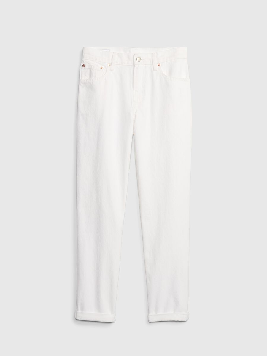 Girlfriend-fit jeans with mid-rise waist_4